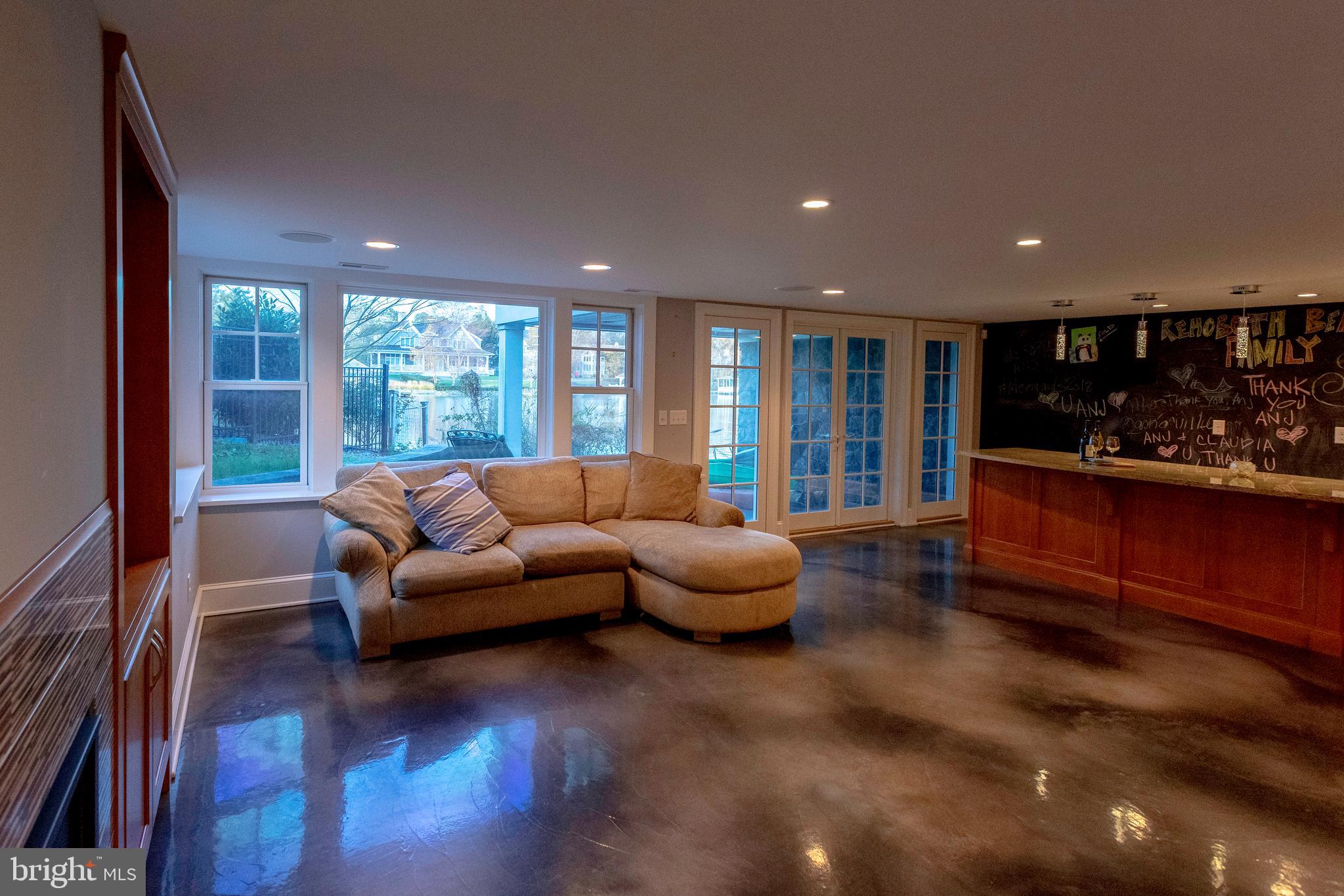 SILVER LAKE SHORES - Residential