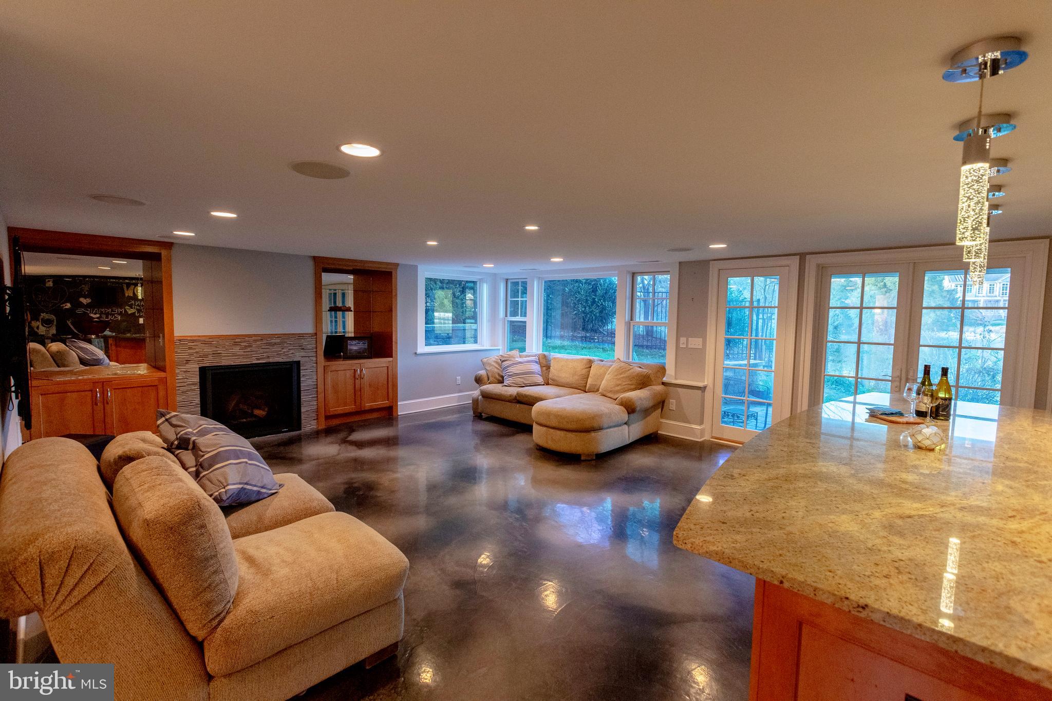 SILVER LAKE SHORES - Residential