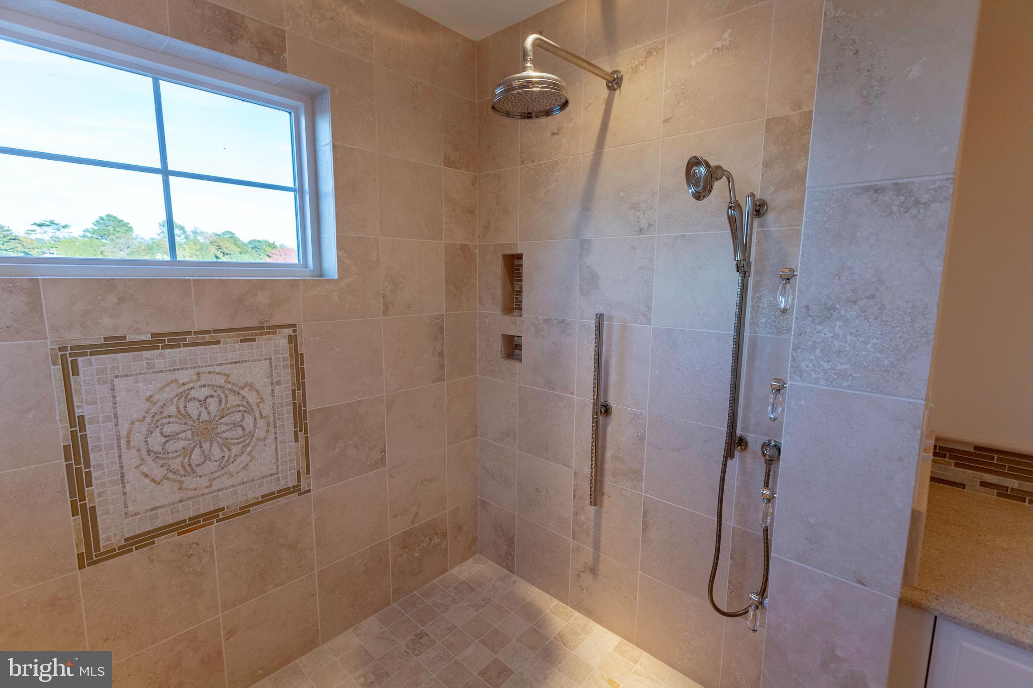 SILVER LAKE SHORES - Residential