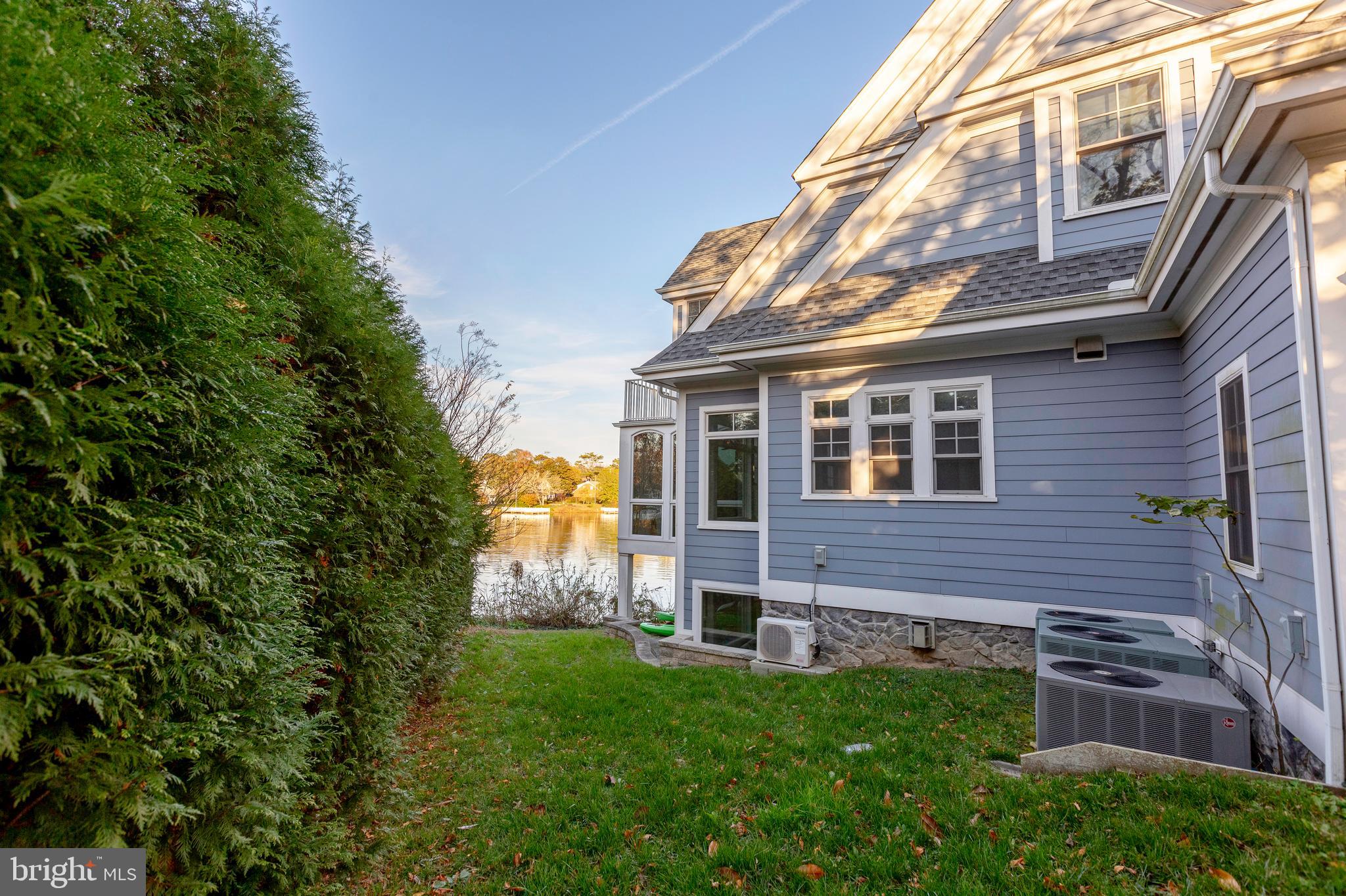 SILVER LAKE SHORES - Residential