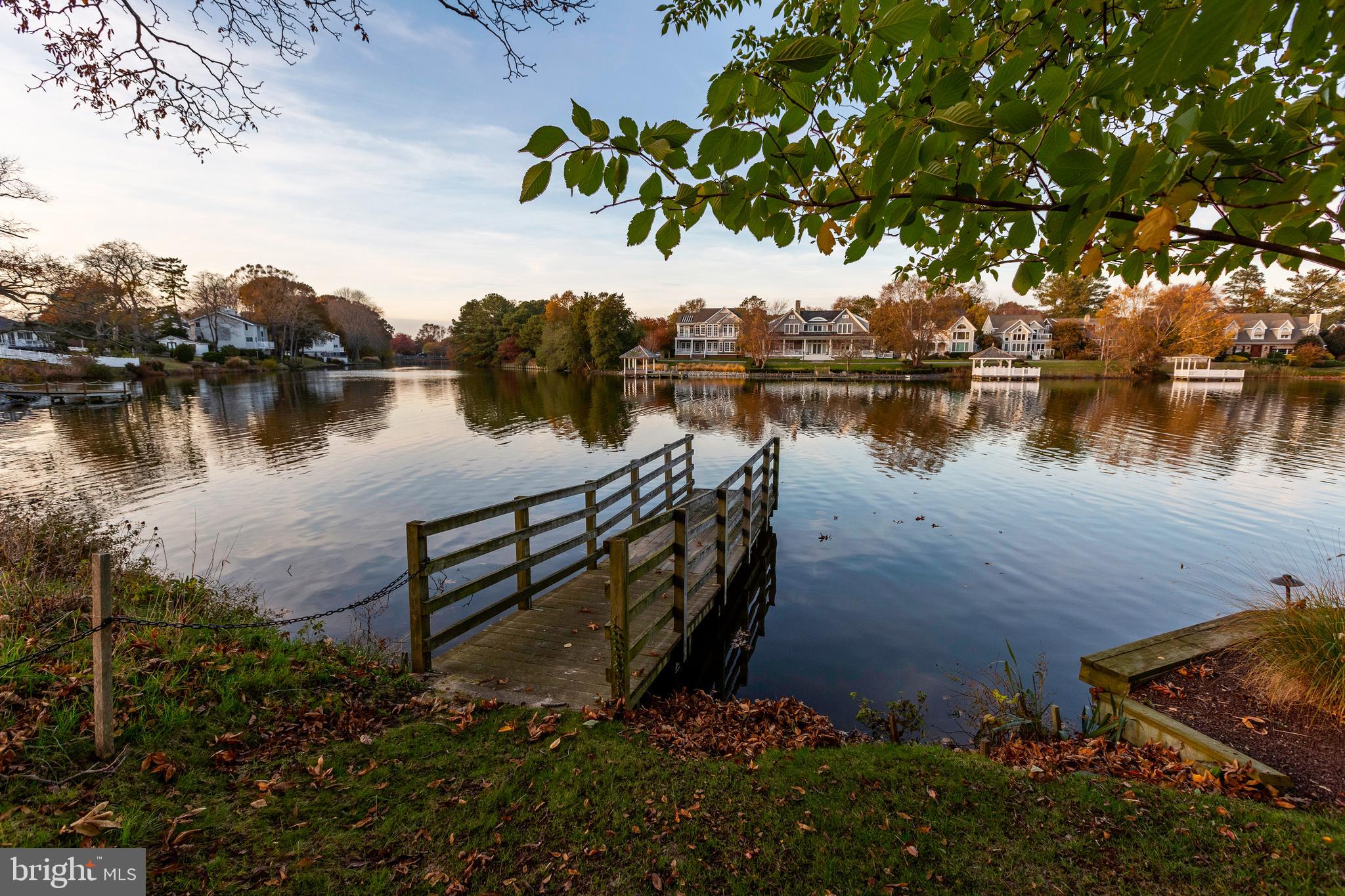 SILVER LAKE SHORES - Residential