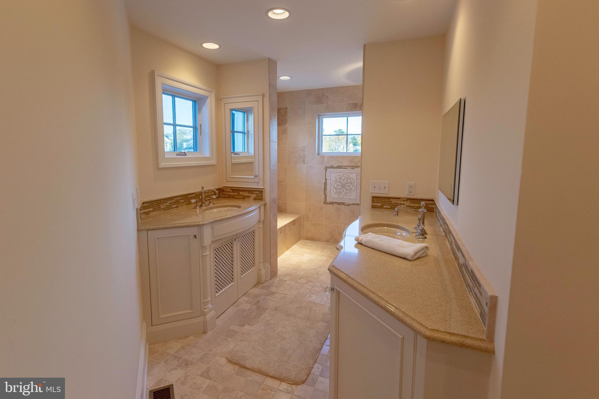 SILVER LAKE SHORES - Residential