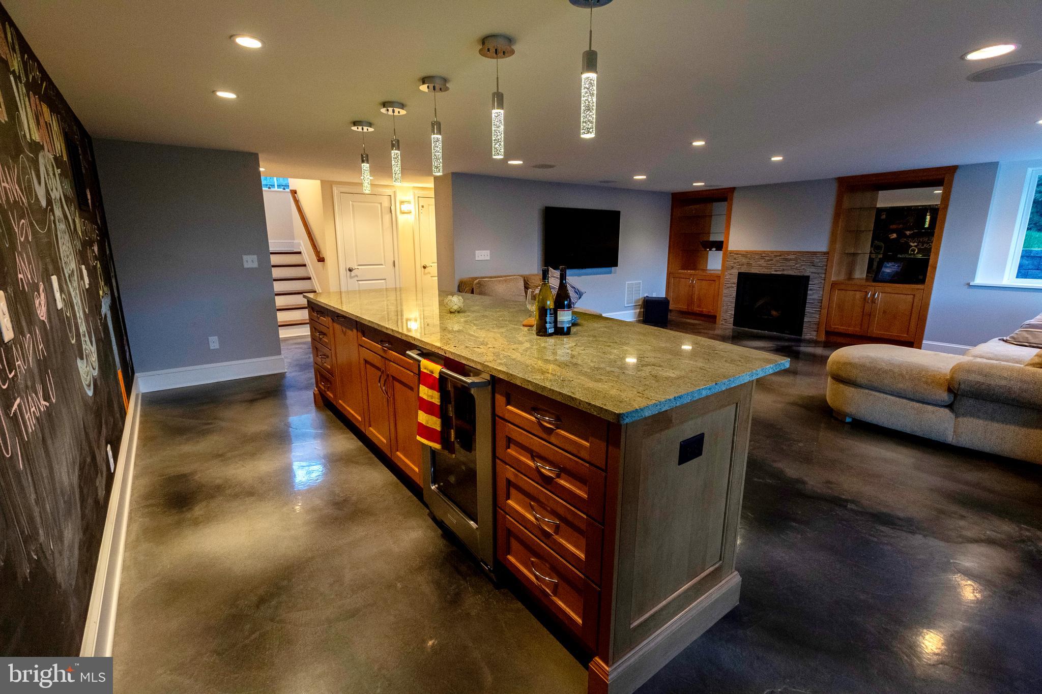 SILVER LAKE SHORES - Residential