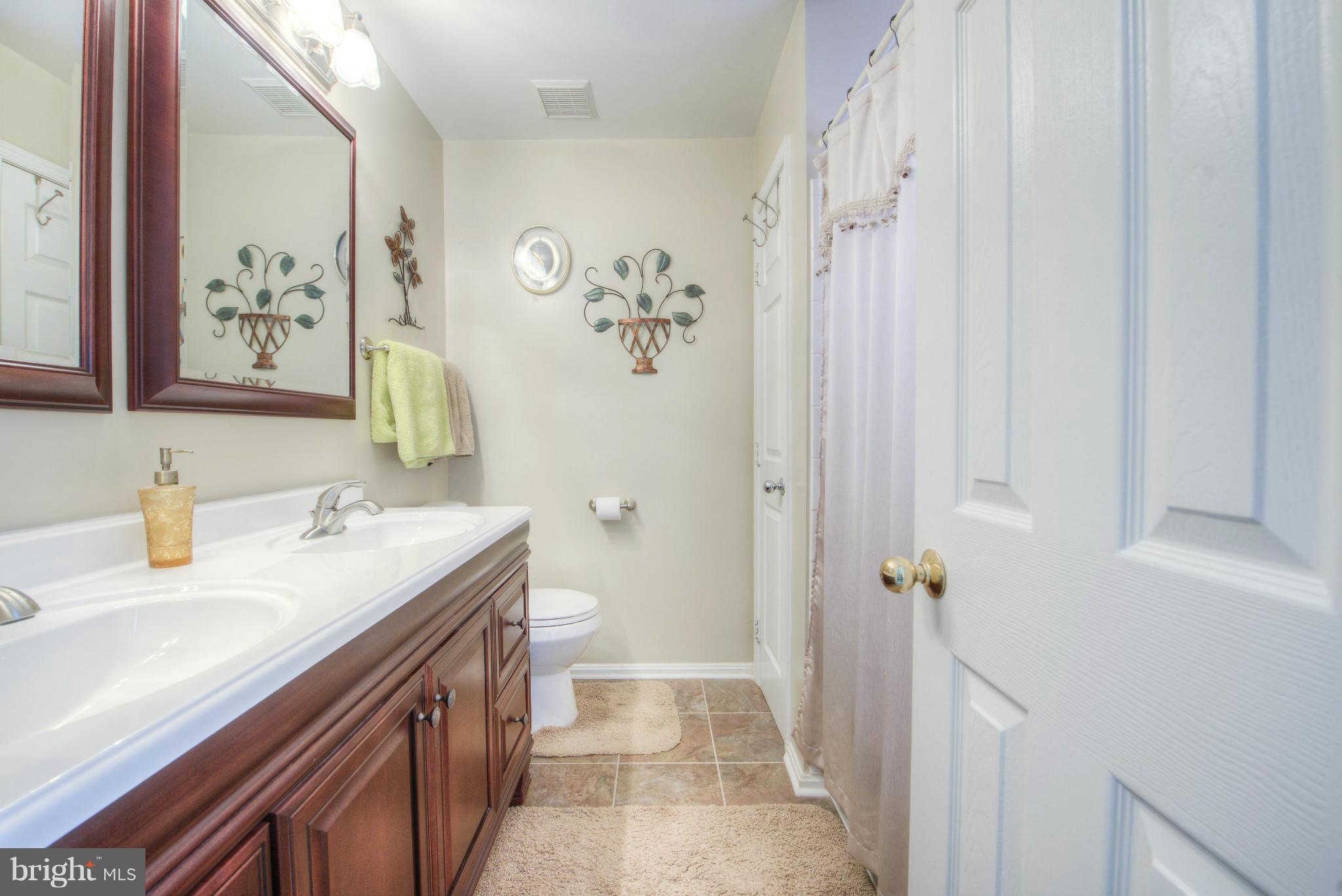 HAMPTON OAKS - Residential