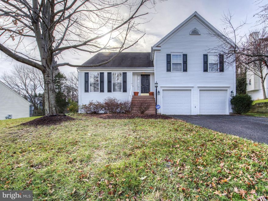 Cute & Cozy 3 lvl SFH located inside Hampton Oaks Community! Just min from Shops,I-95, Quantico Marine Corps Base,Historic Old Town Fredericksburg,and 35 miles North to DC. This cute split lvl home boasts 4 bedrooms,3 full baths, 2 car garage,nice back yard and deck. Recent upgrades include paint,wood floors, HVAC 07,windows & sliding glass door,gas dryer,kitchen cabinets 04',hot water tank 06'.