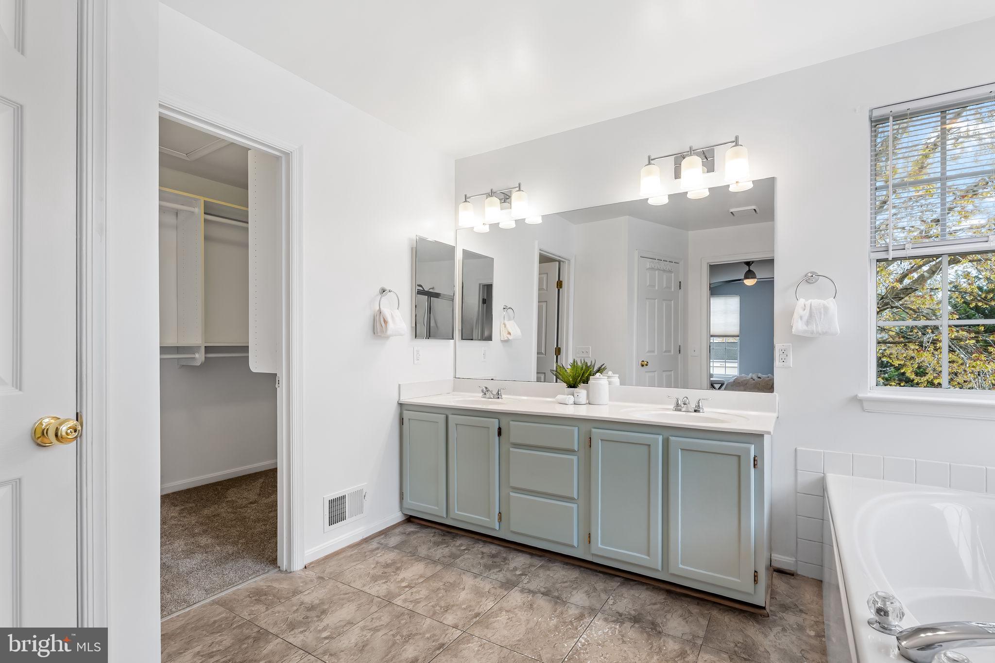 MEADOWLAND - Residential