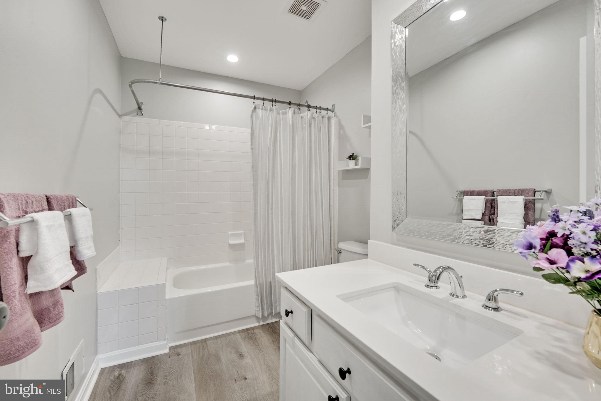 RIDGEFIELD VILLAGE - Residential