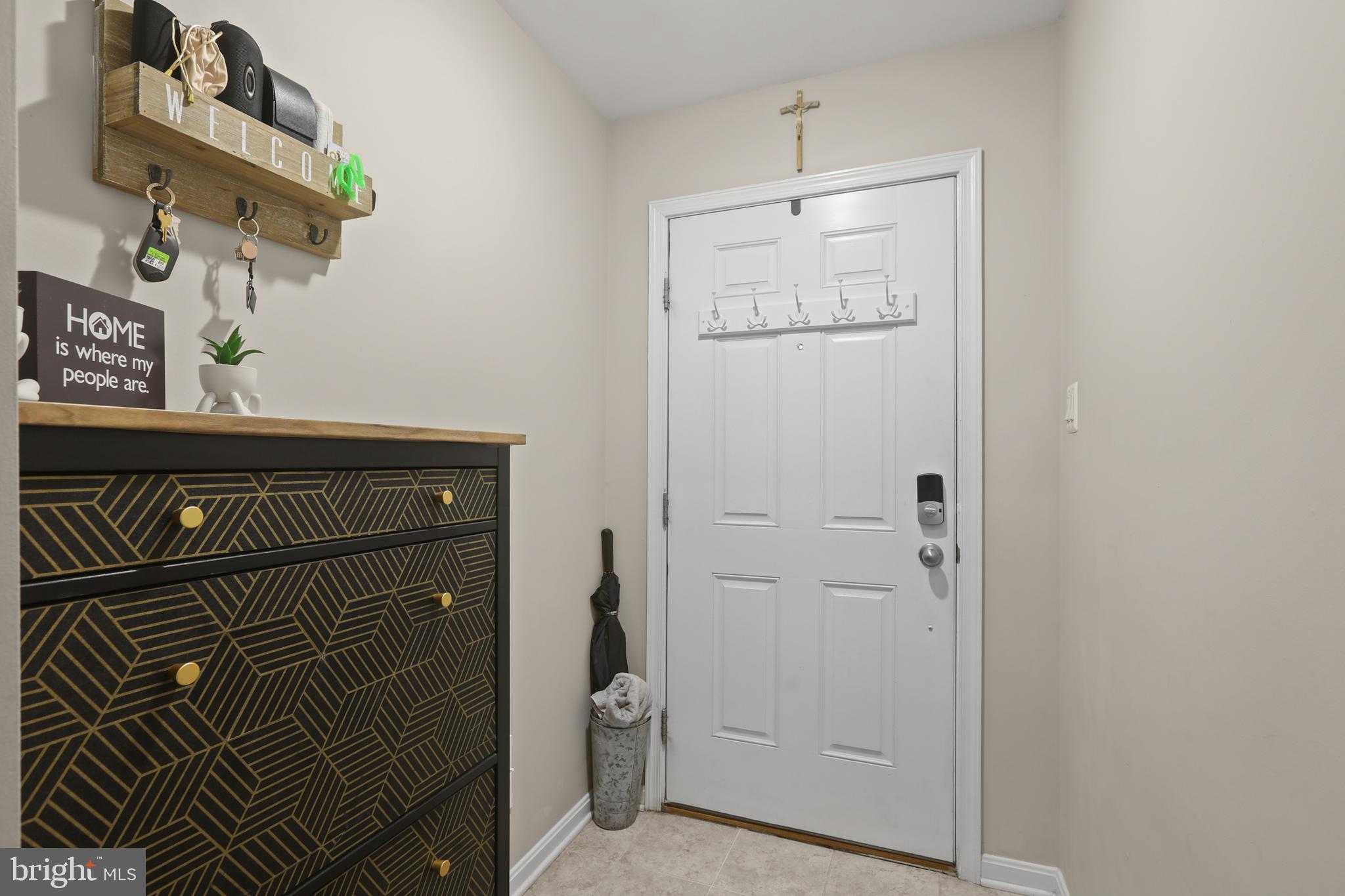 1443 LIVINGSTON SQUARE