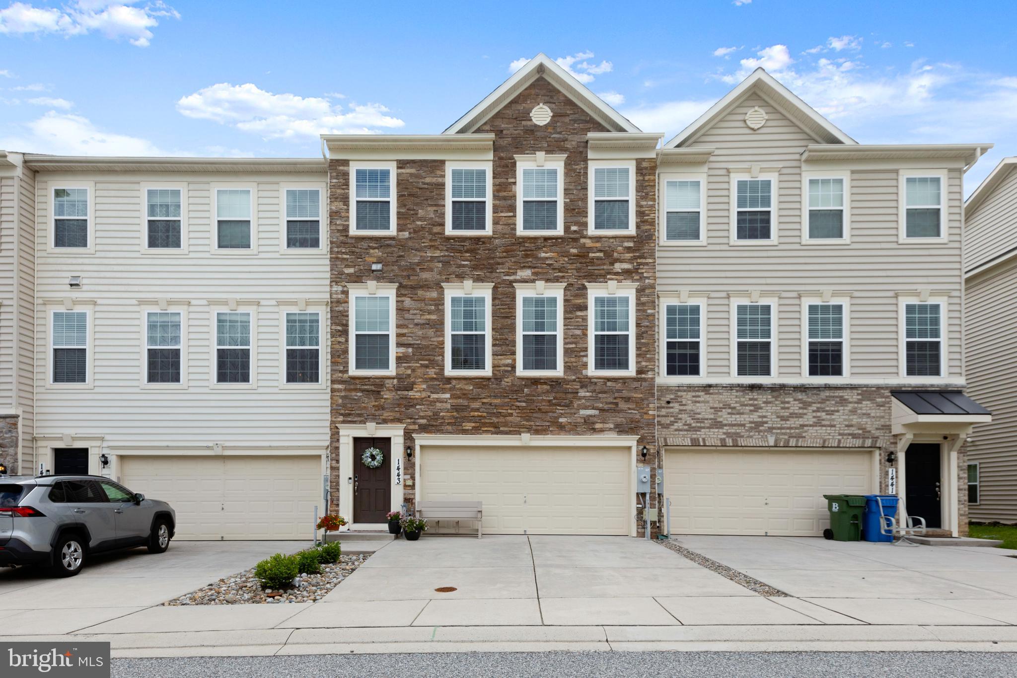 1443 LIVINGSTON SQUARE