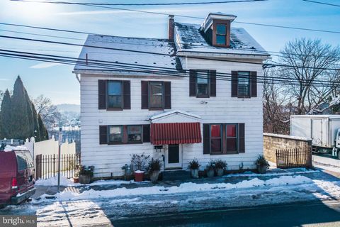 722 WOLF AVENUE EASTON PA 18042