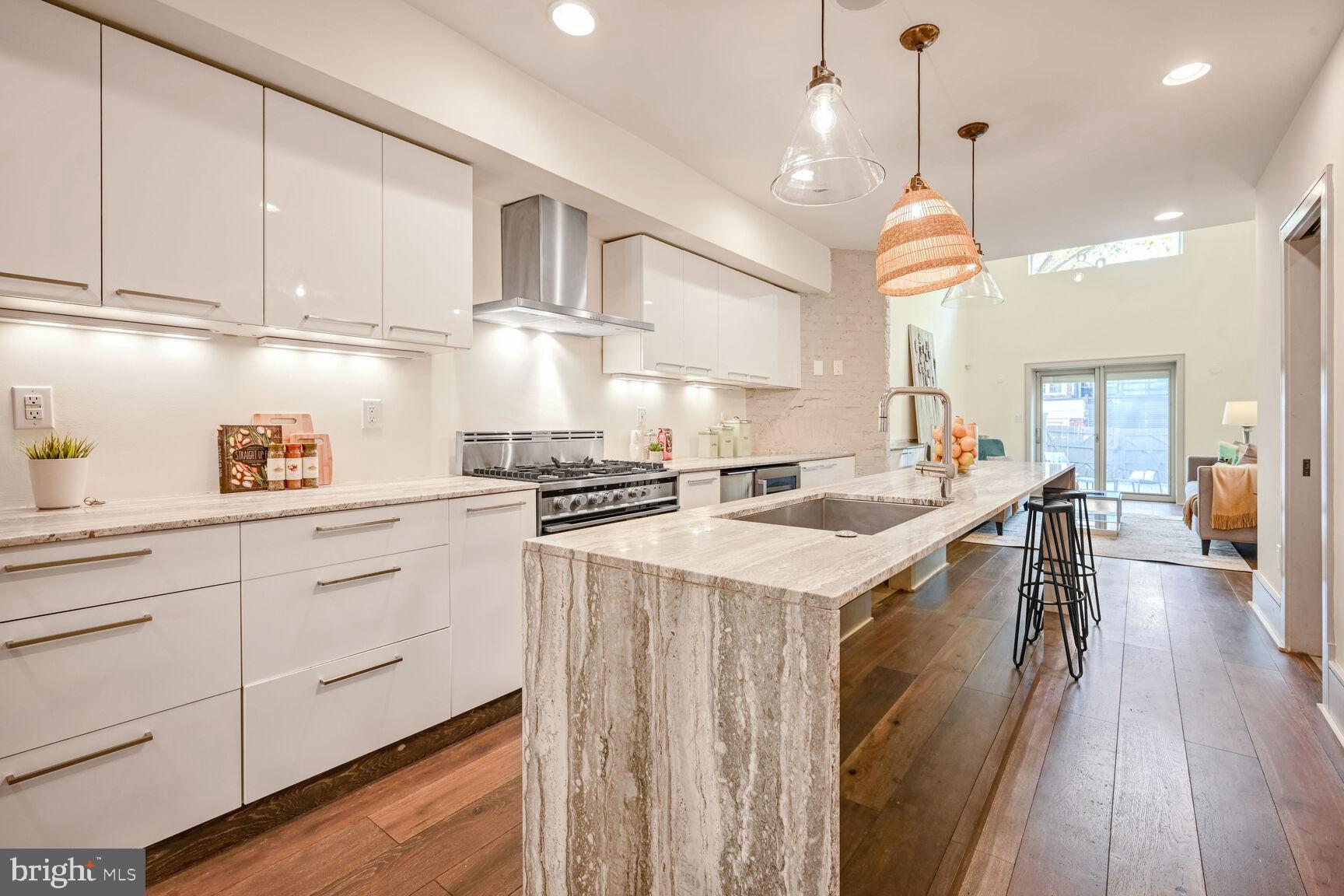 829 4TH STREET NE