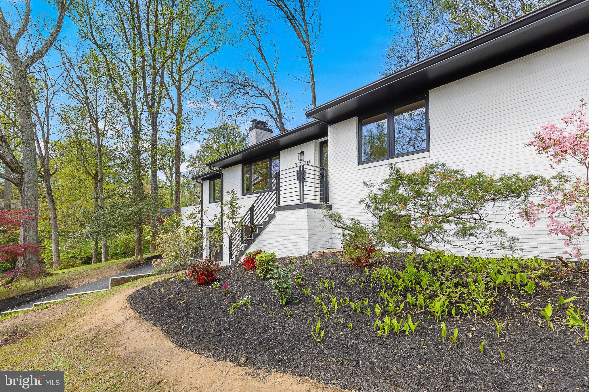 LAKE BARCROFT - Residential