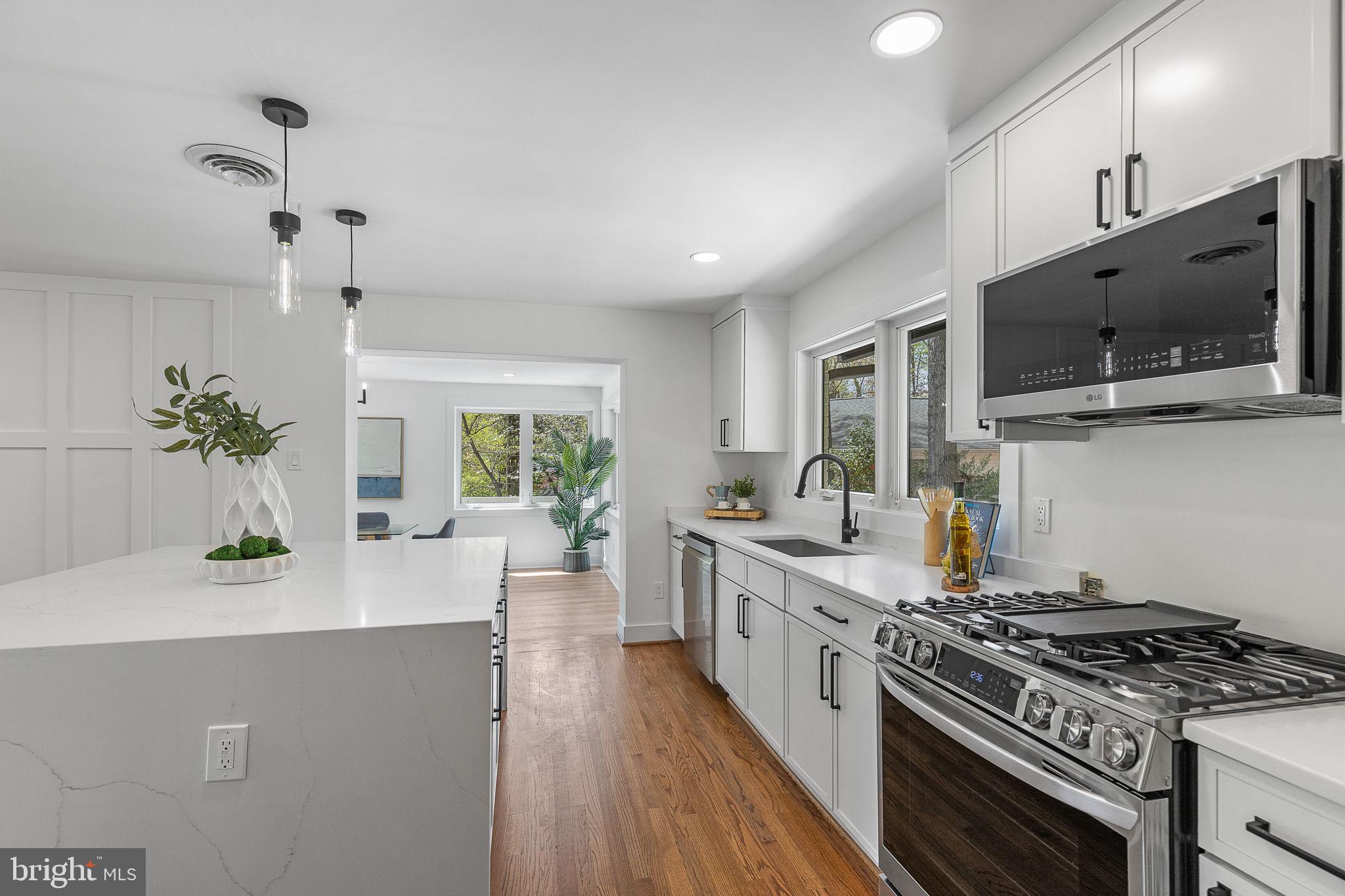 LAKE BARCROFT - Residential