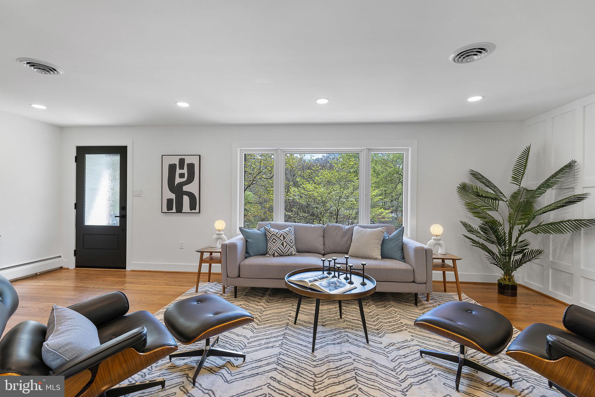 LAKE BARCROFT - Residential