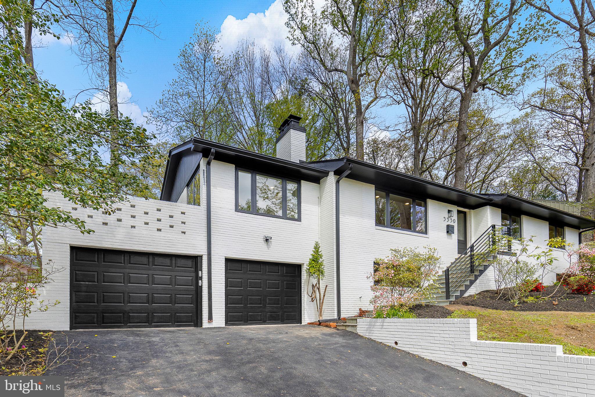 LAKE BARCROFT - Residential