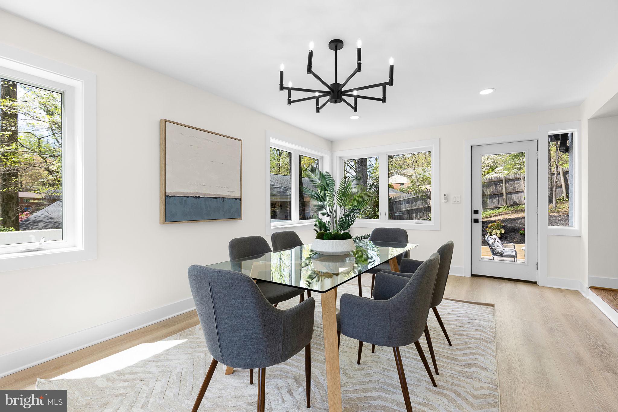 LAKE BARCROFT - Residential