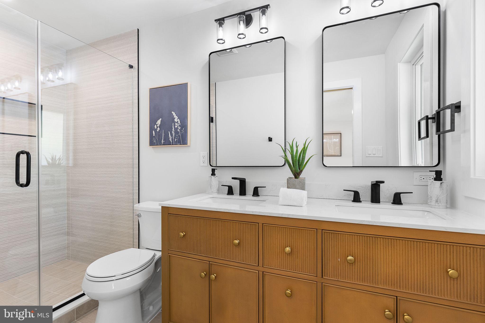 LAKE BARCROFT - Residential