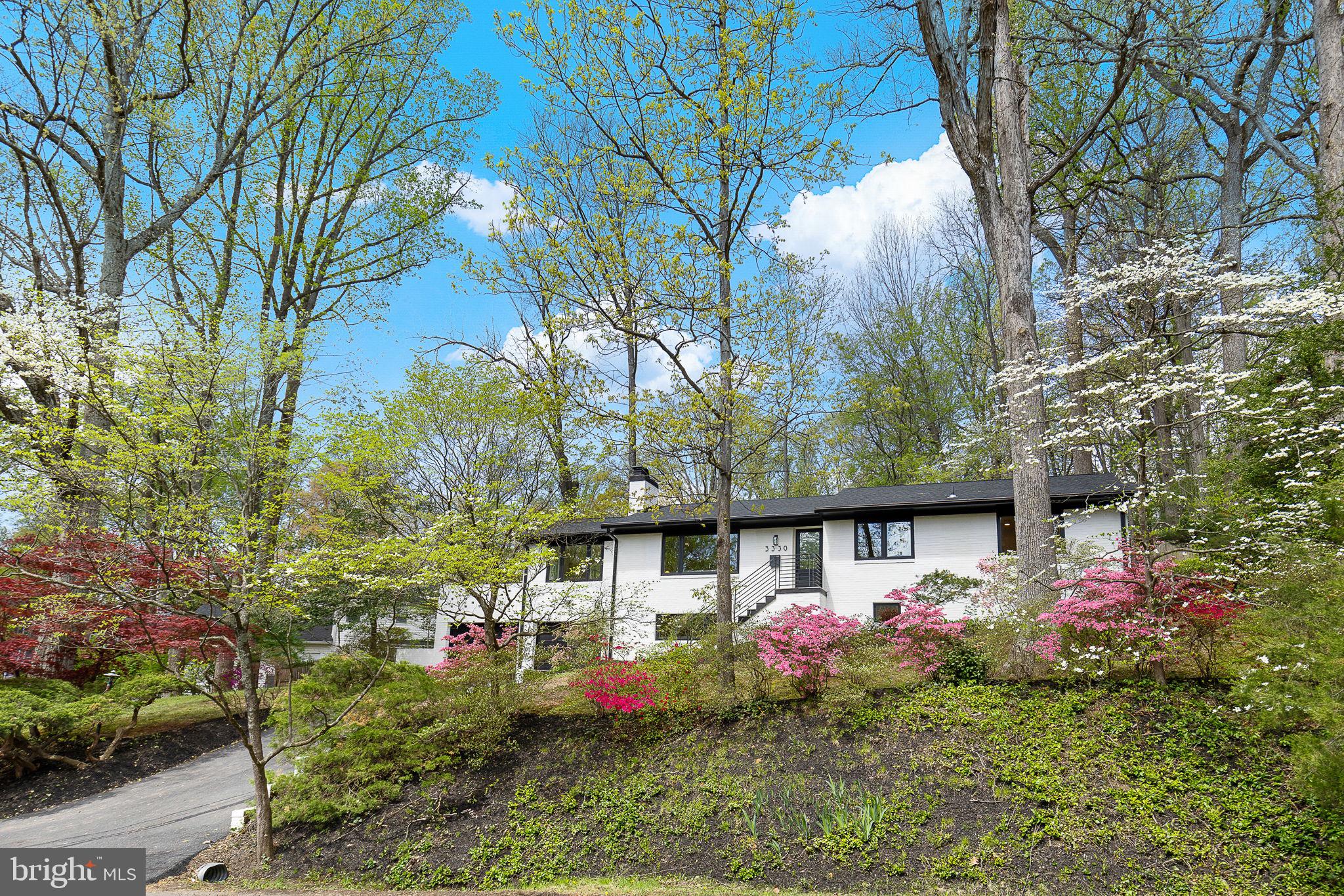 LAKE BARCROFT - Residential