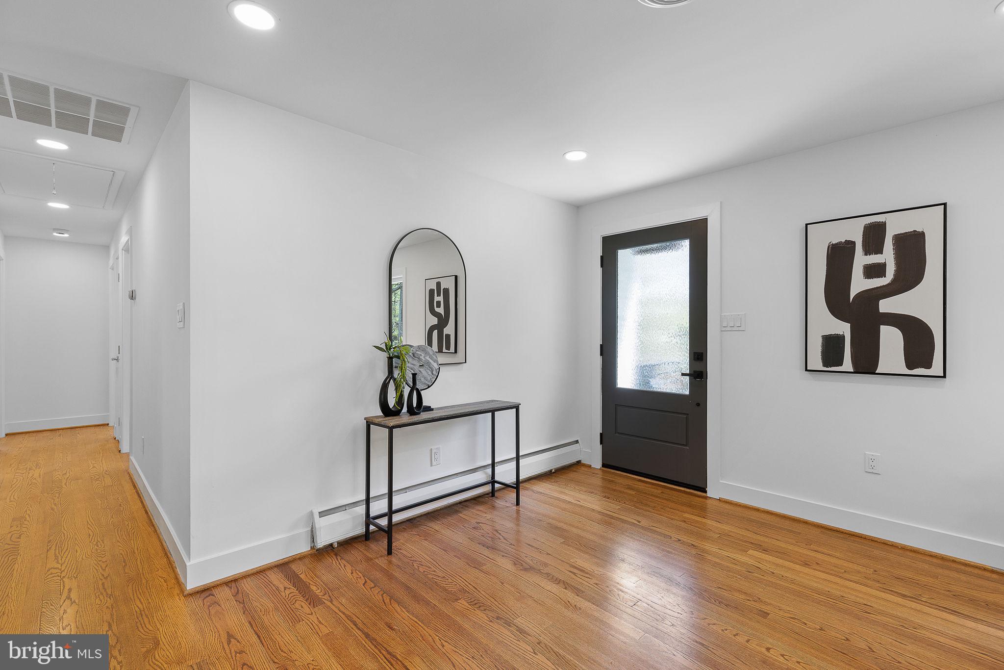 LAKE BARCROFT - Residential