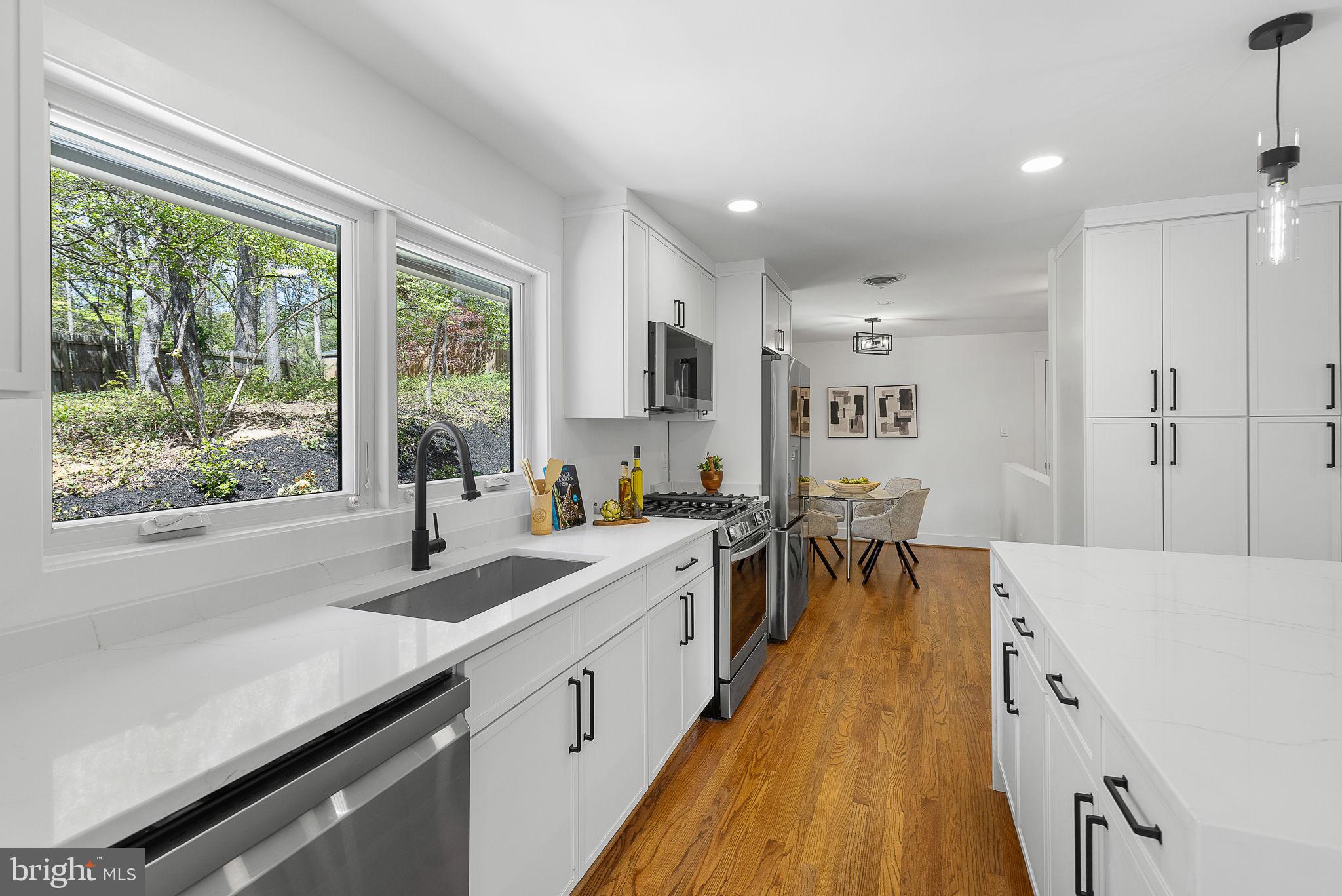 LAKE BARCROFT - Residential