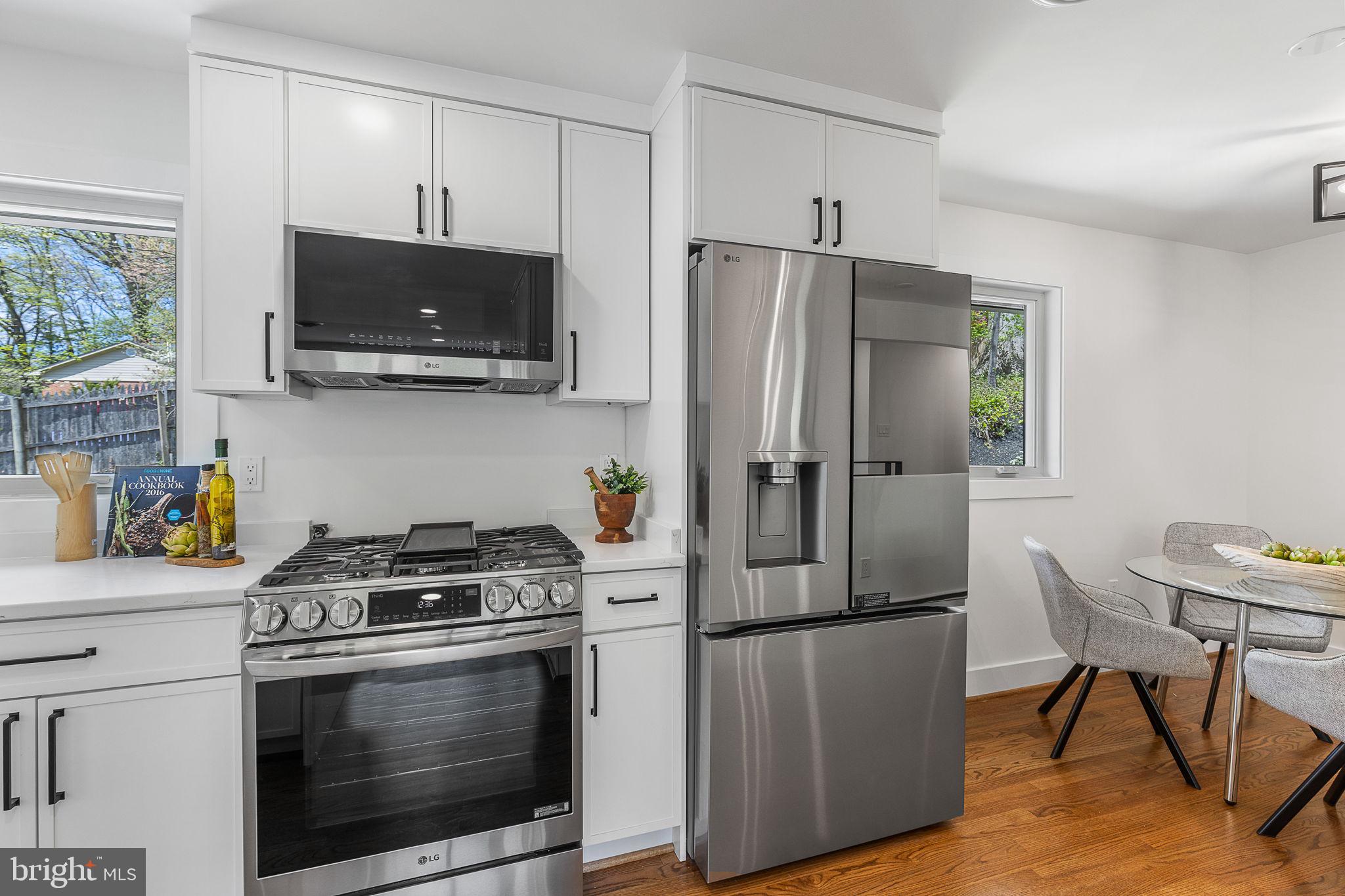 LAKE BARCROFT - Residential