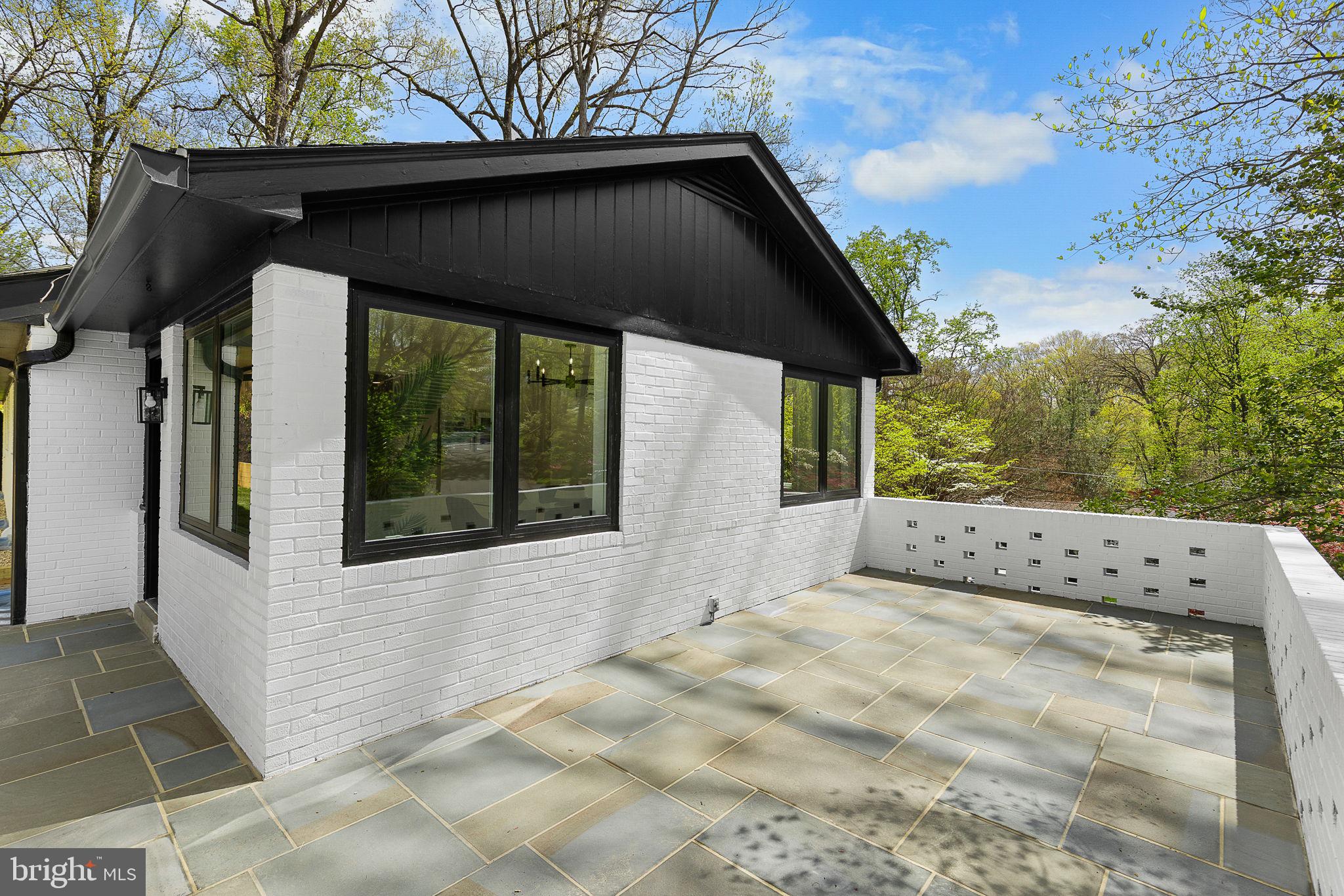 LAKE BARCROFT - Residential