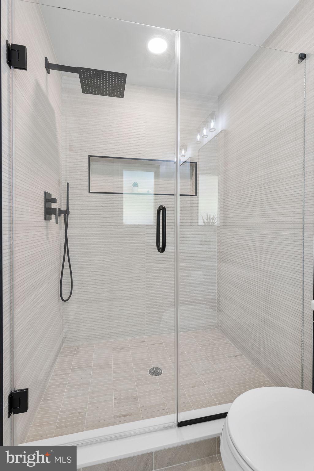 LAKE BARCROFT - Residential