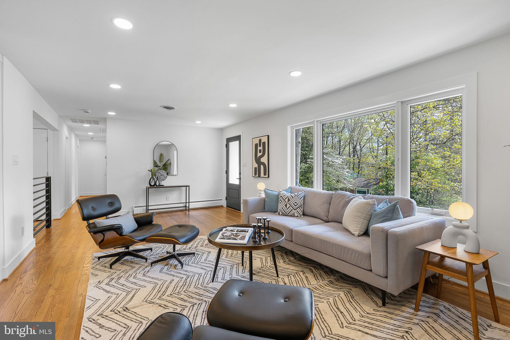 LAKE BARCROFT - Residential