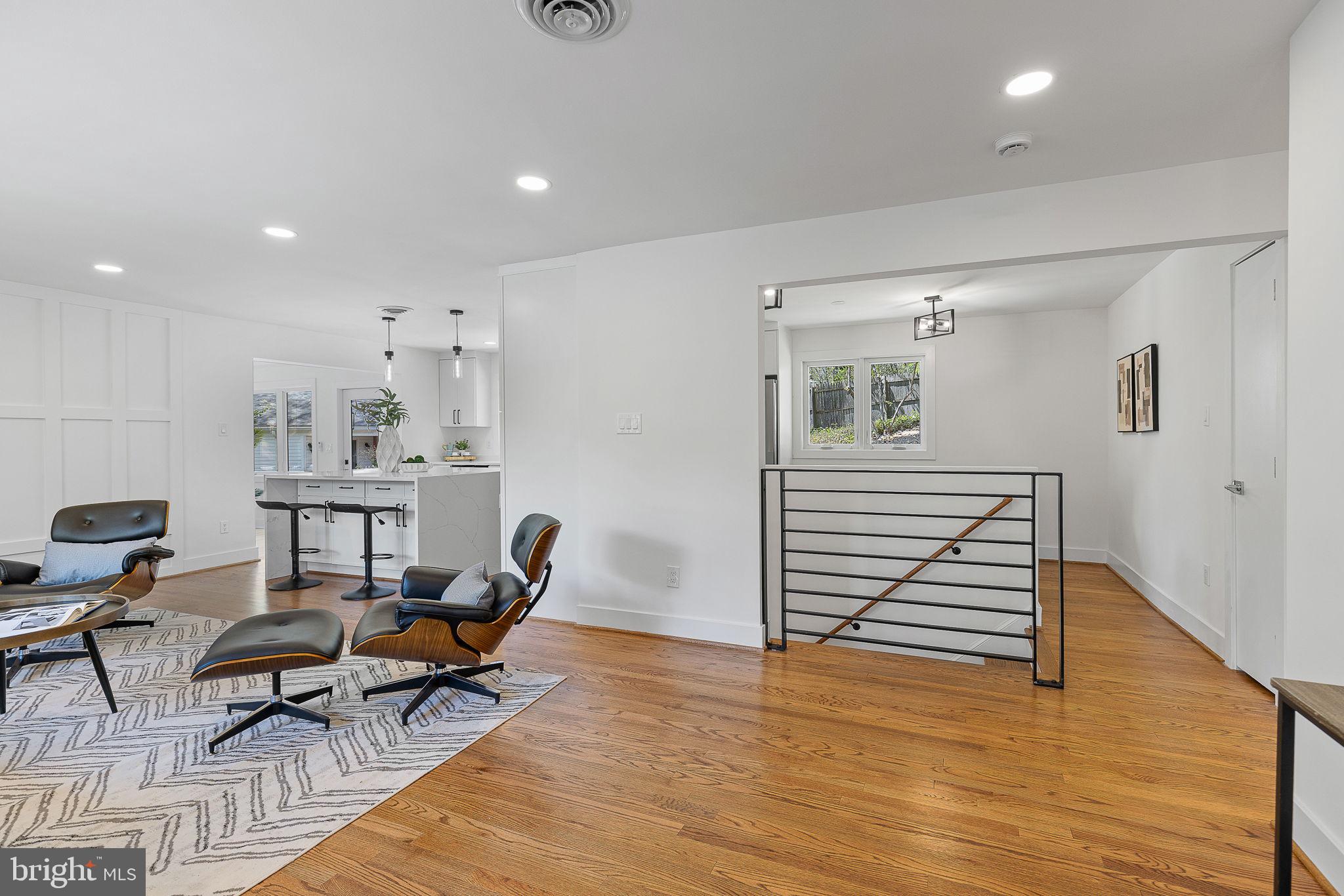 LAKE BARCROFT - Residential