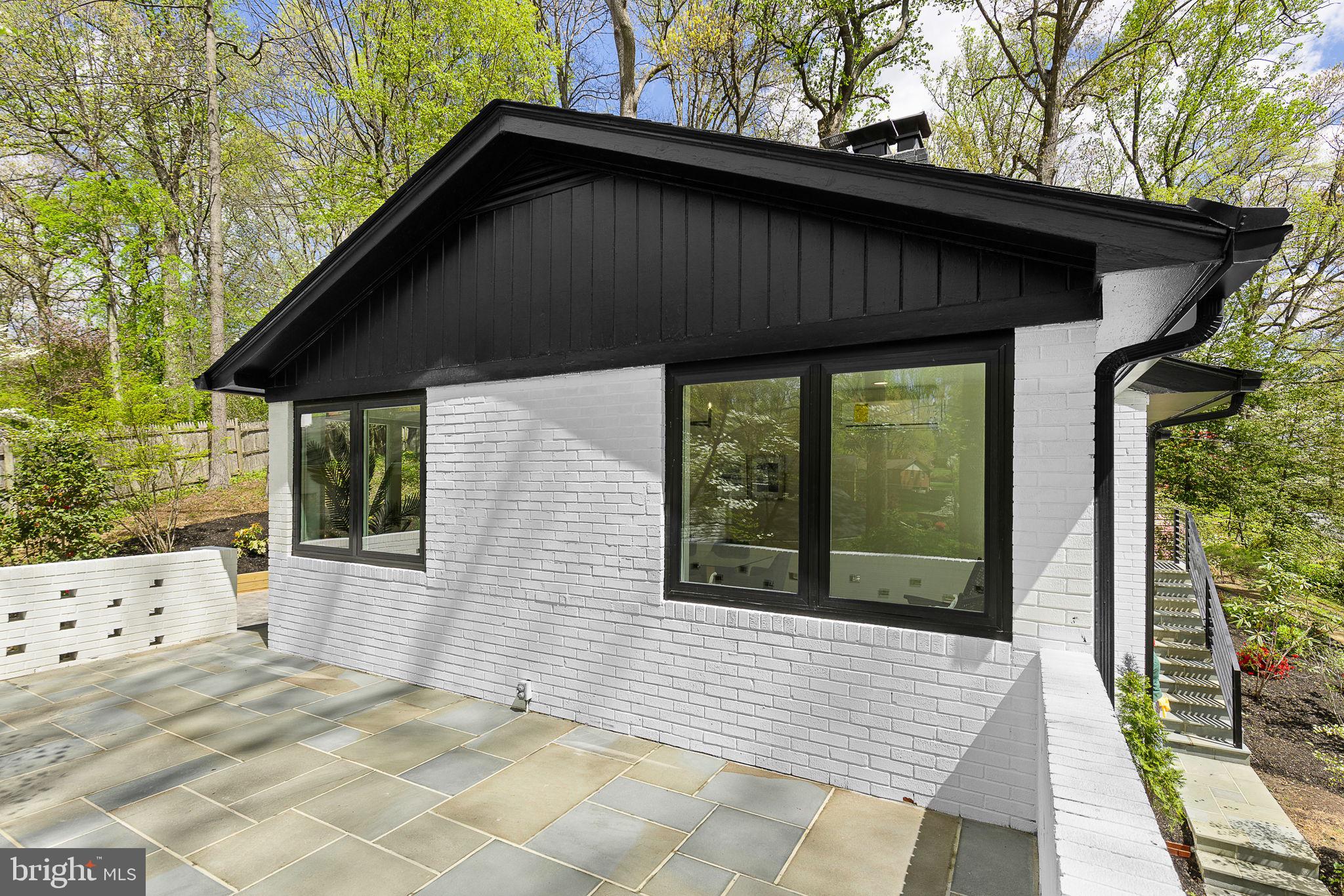 LAKE BARCROFT - Residential