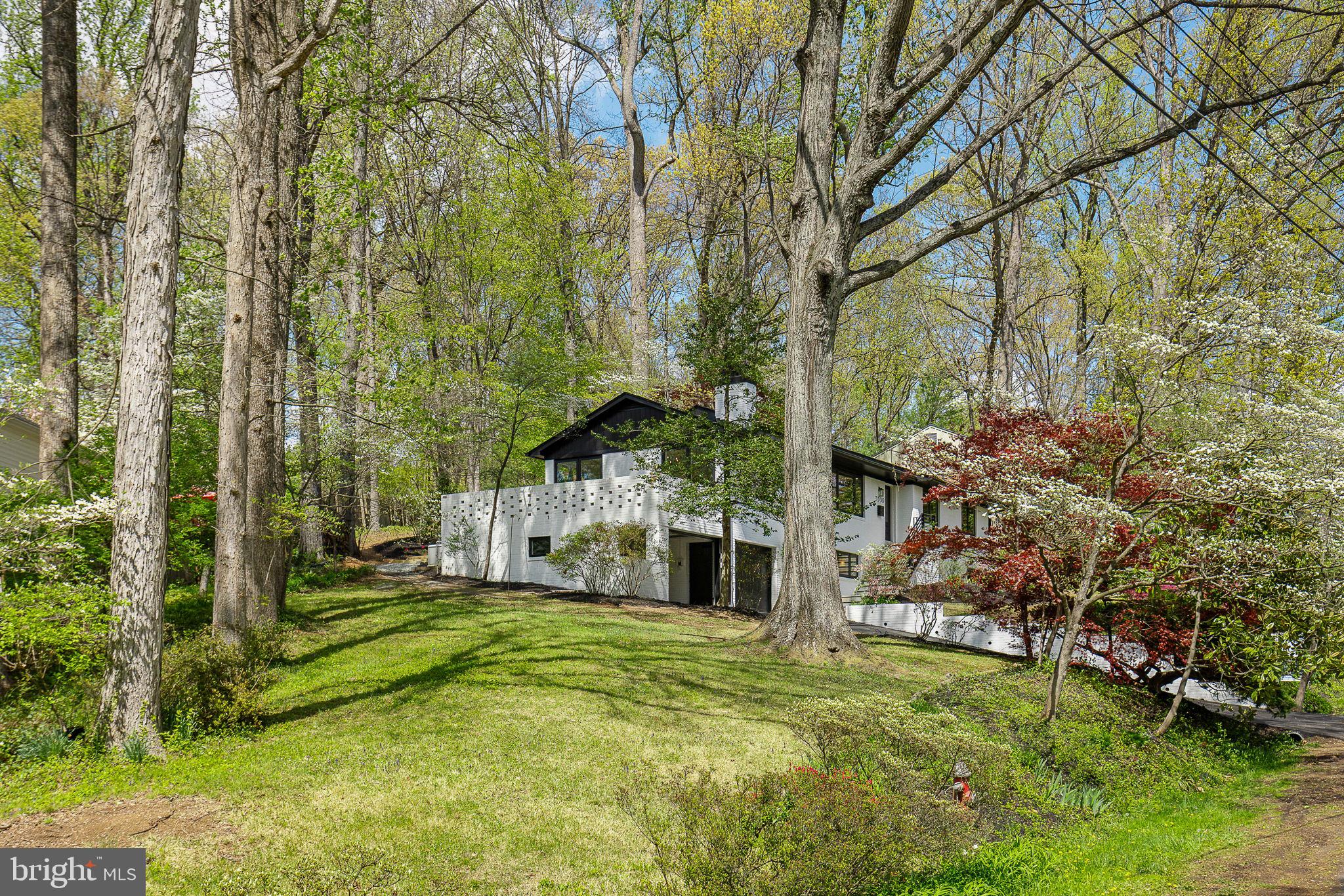 LAKE BARCROFT - Residential