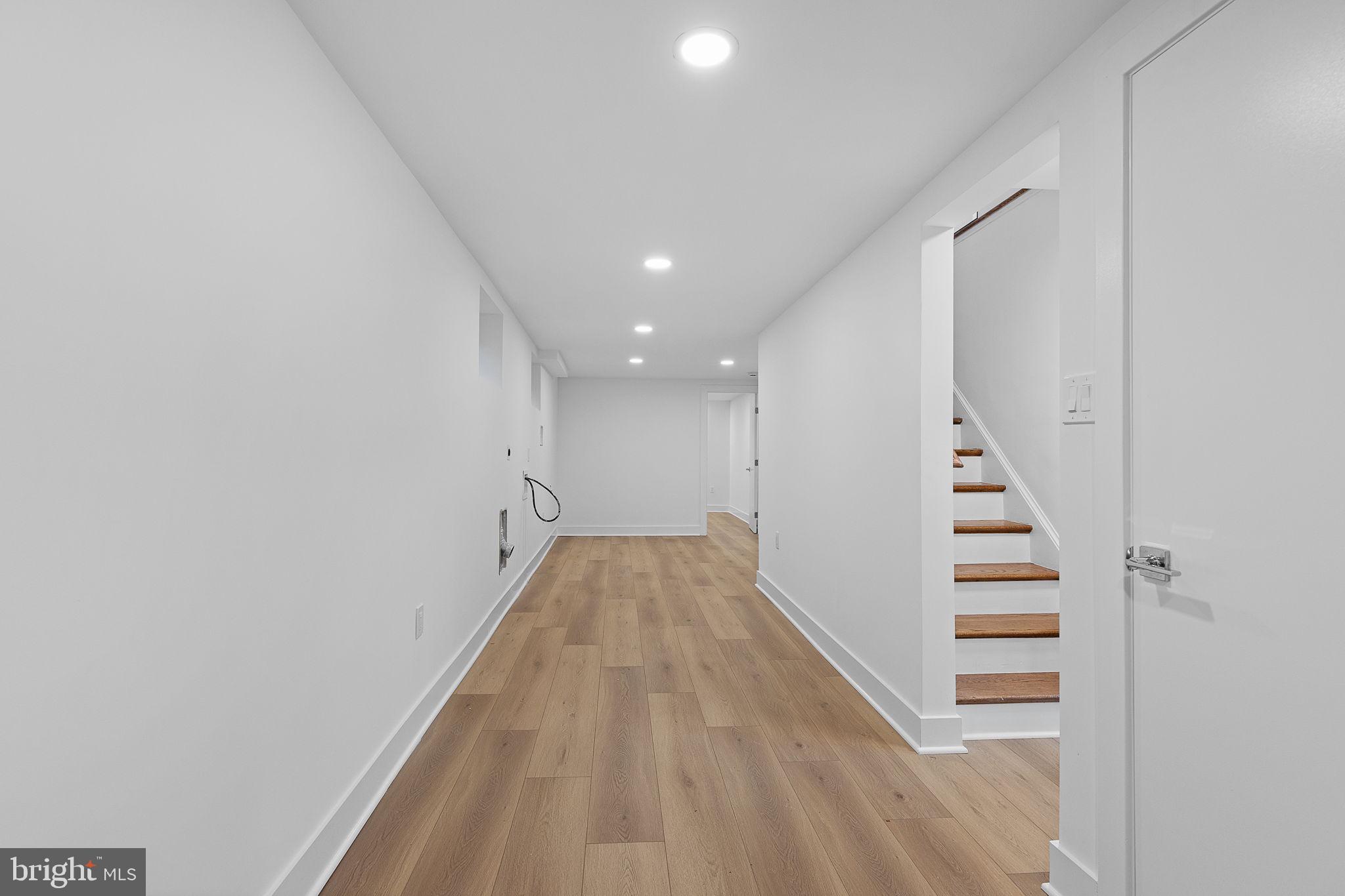 LAKE BARCROFT - Residential