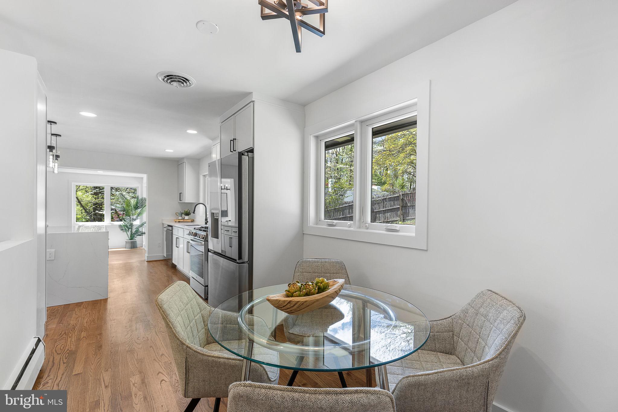 LAKE BARCROFT - Residential