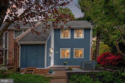 Photo of 11110 Forest Edge Drive, RESTON, VA 20190 (MLS # VAFX2304218)