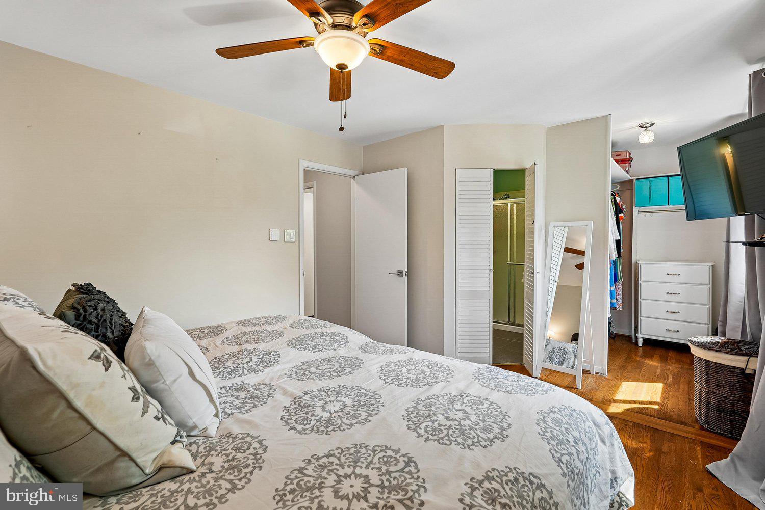 RESTON - Residential