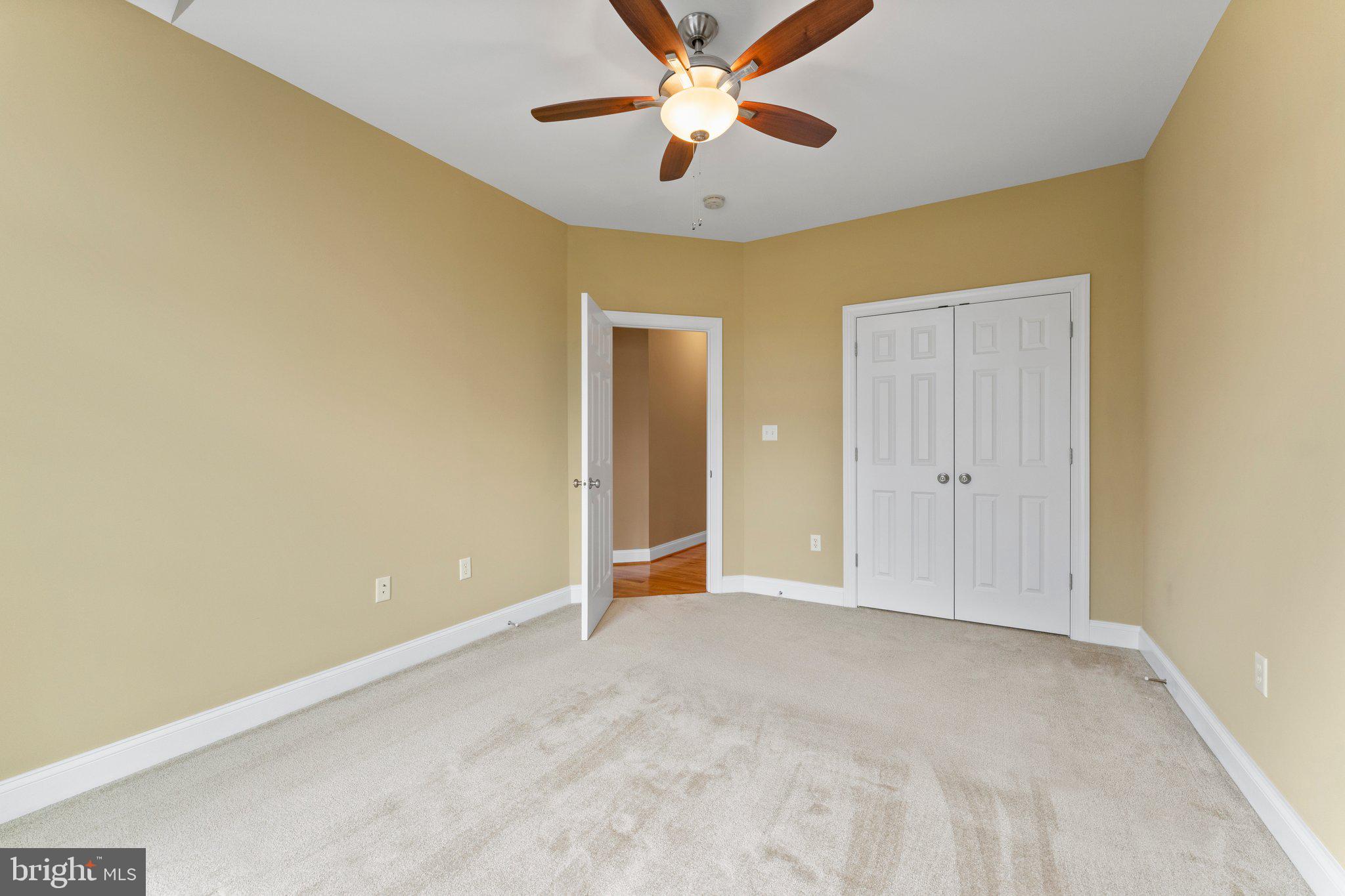 ABRAMS POINTE - Residential