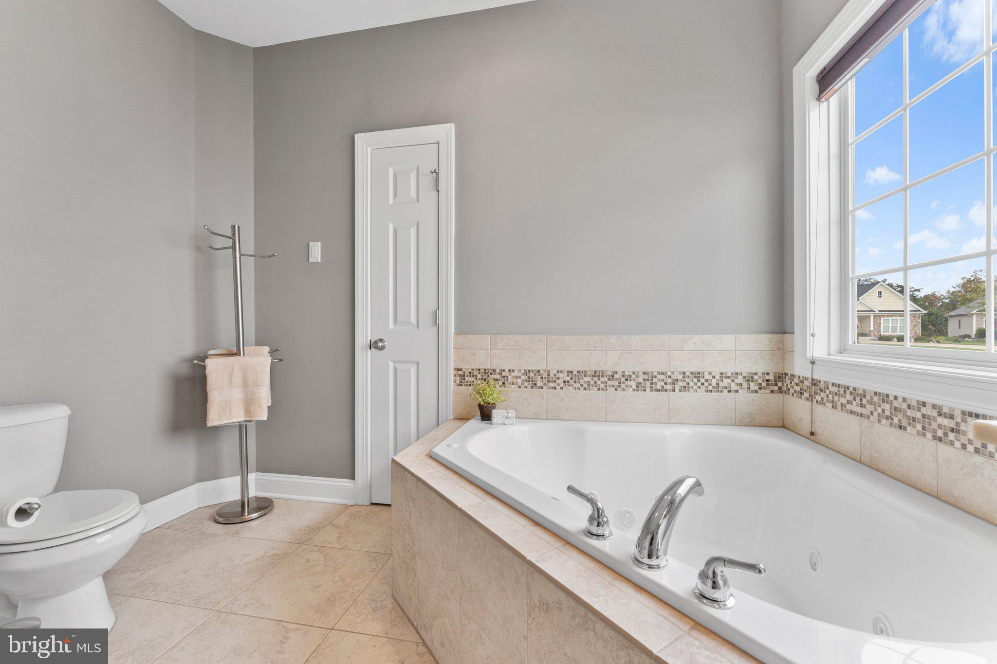 ABRAMS POINTE - Residential