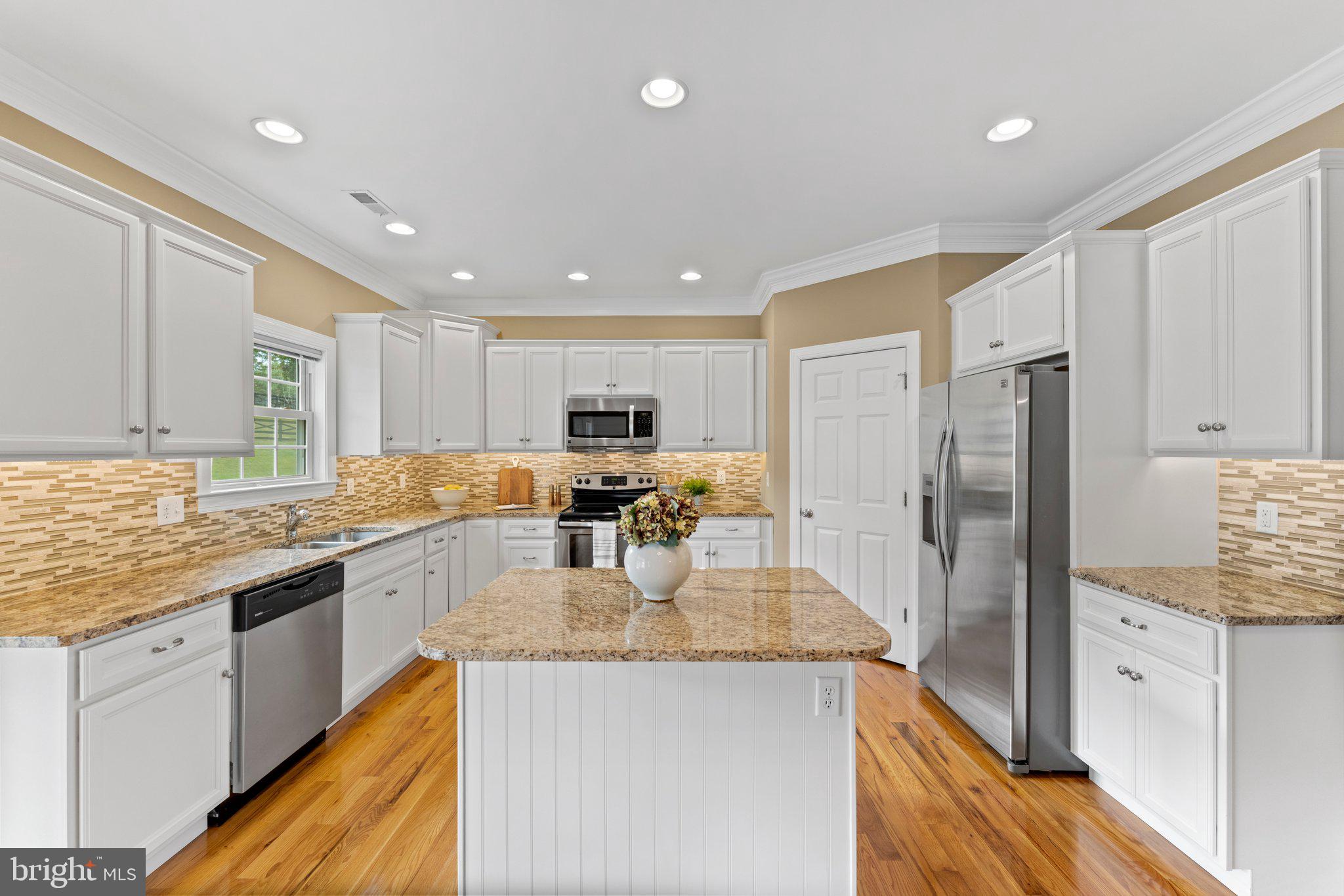 ABRAMS POINTE - Residential