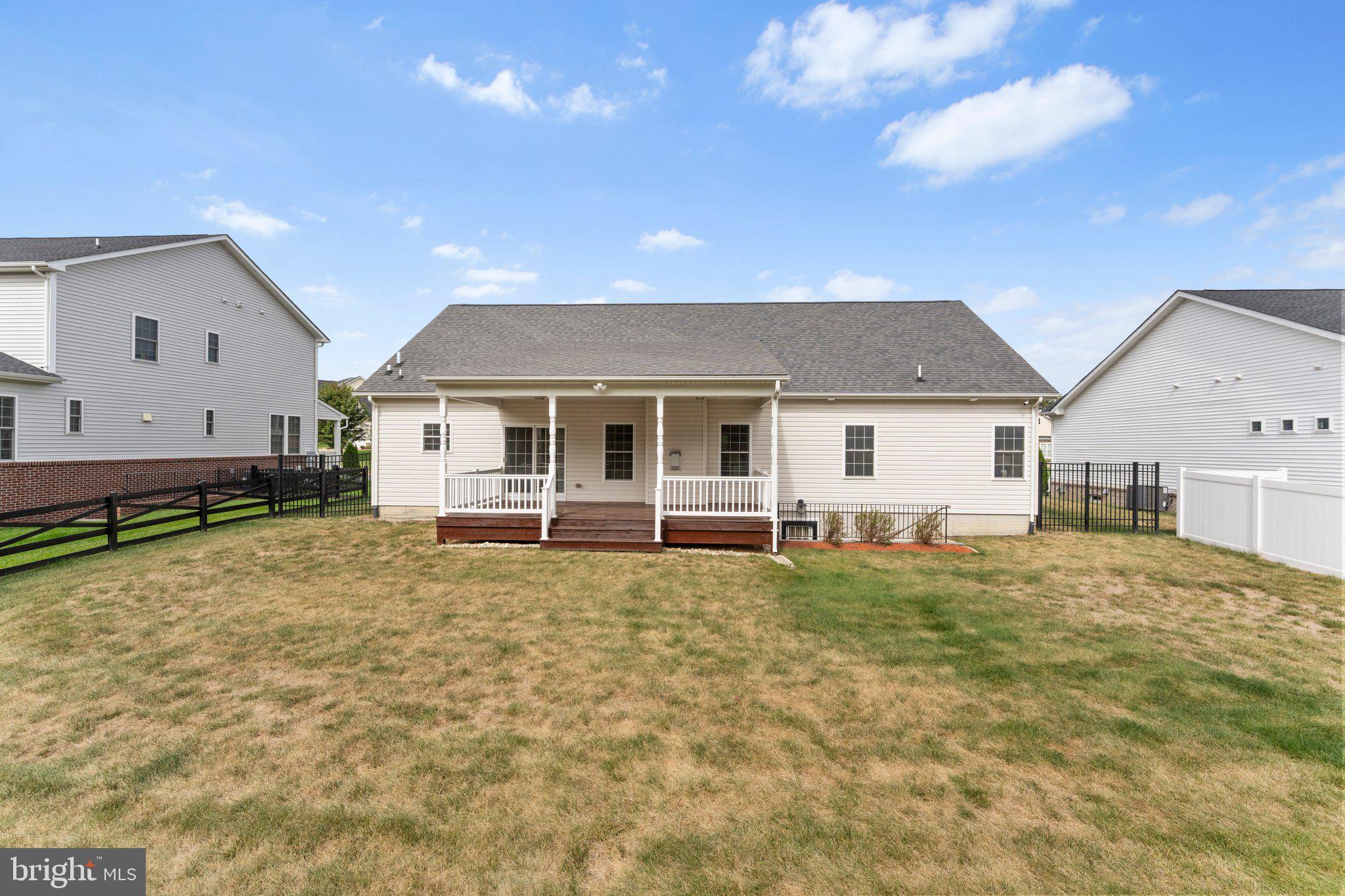 ABRAMS POINTE - Residential