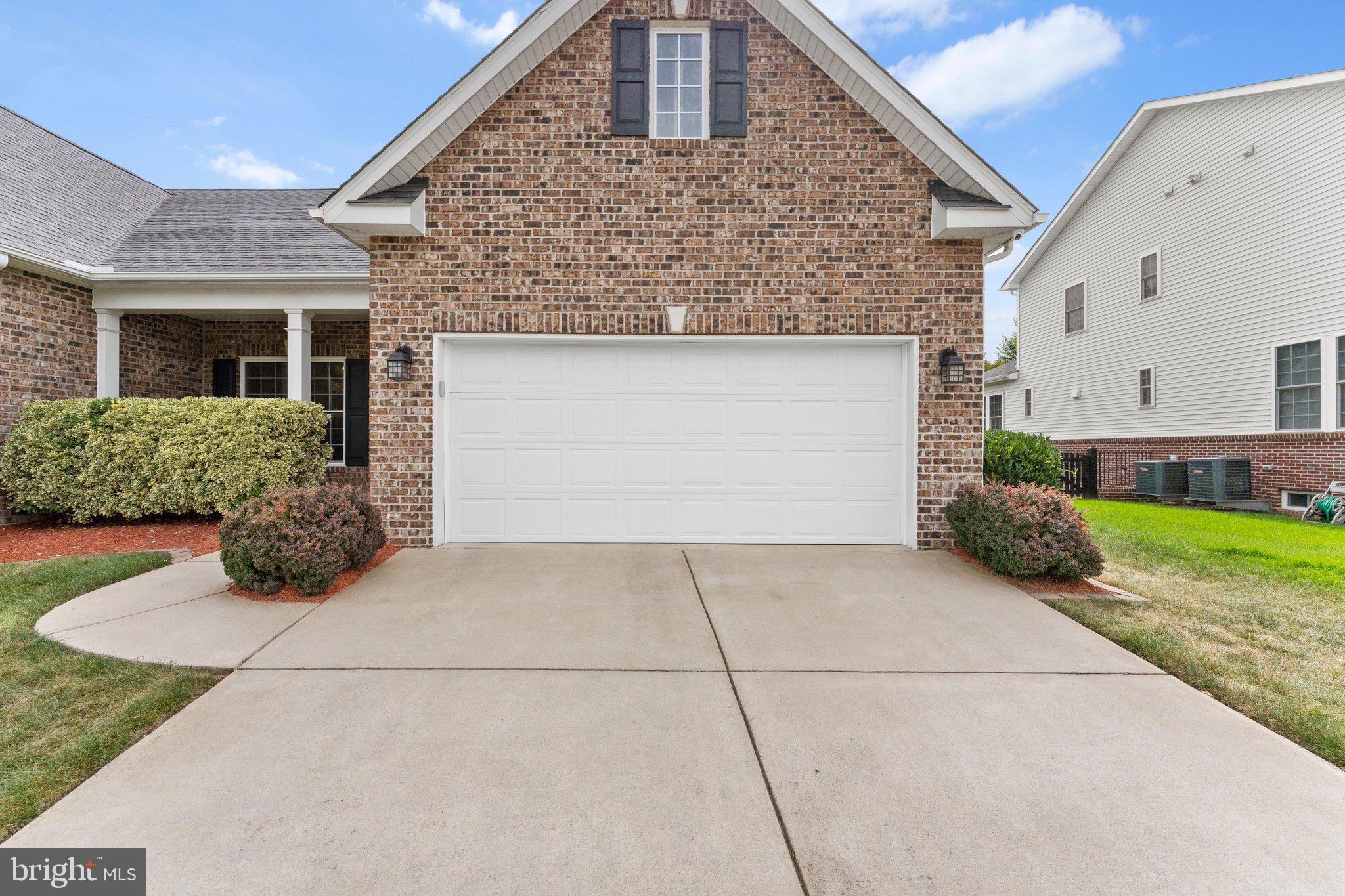 ABRAMS POINTE - Residential