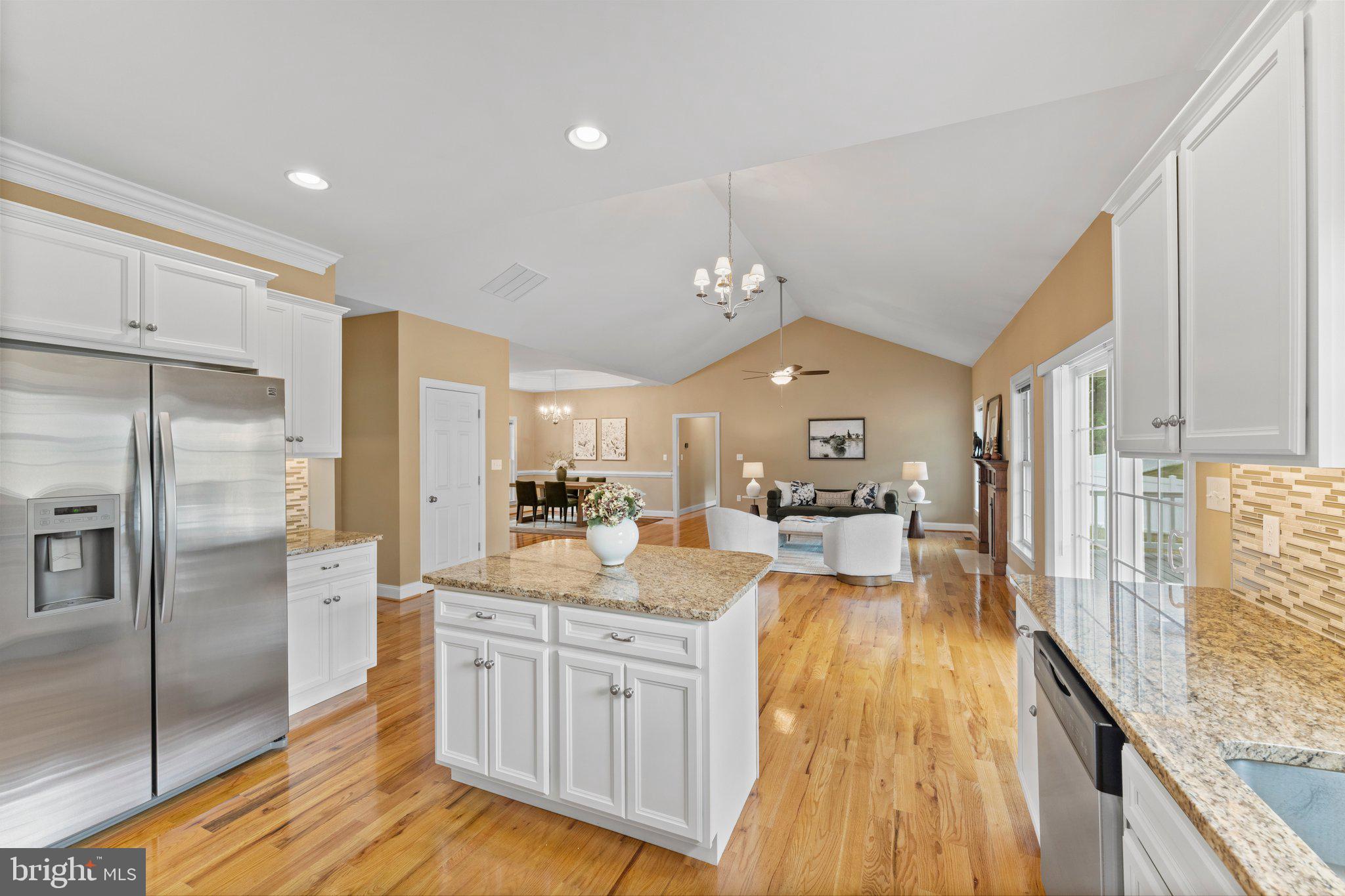 ABRAMS POINTE - Residential