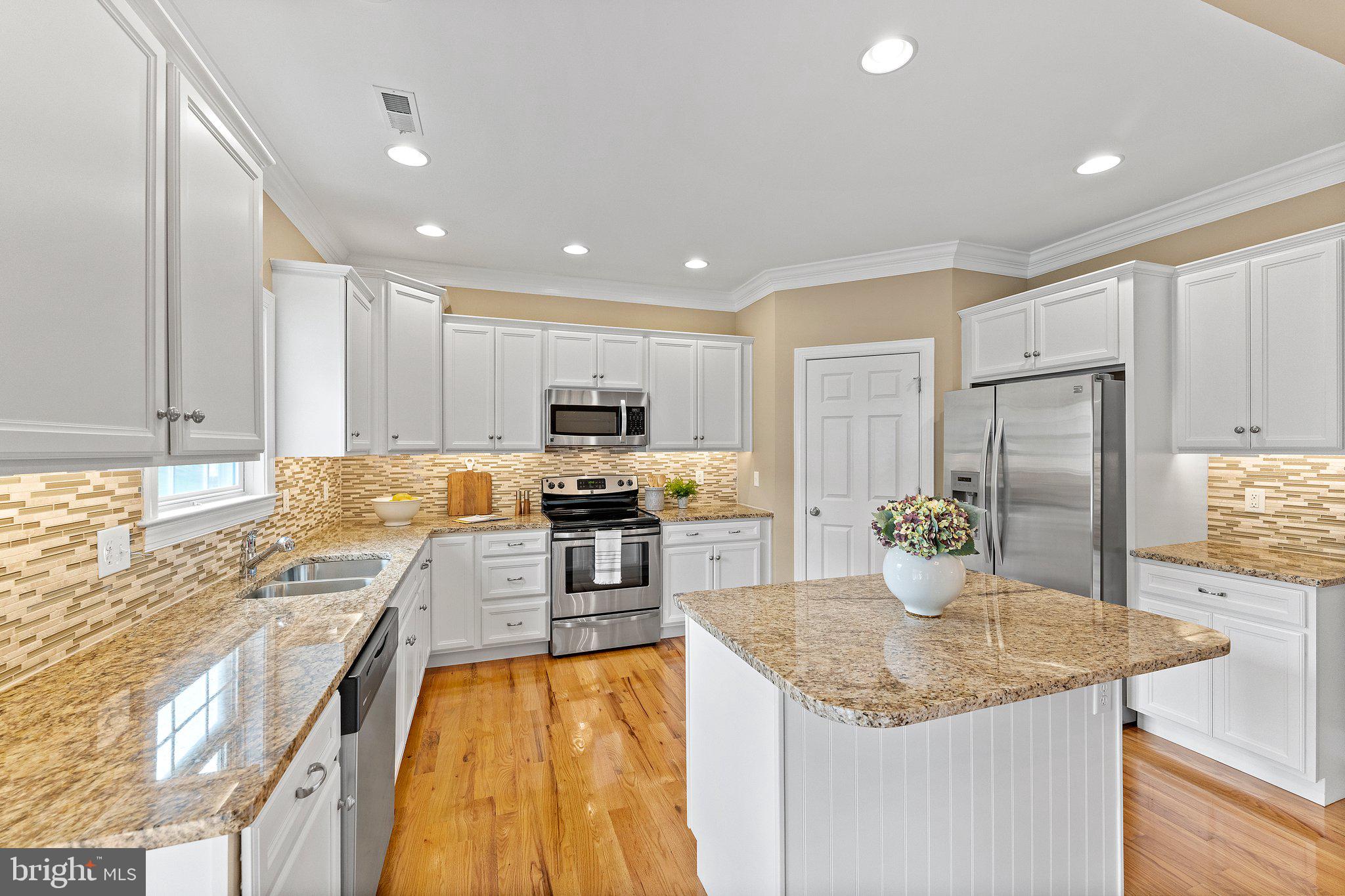 ABRAMS POINTE - Residential