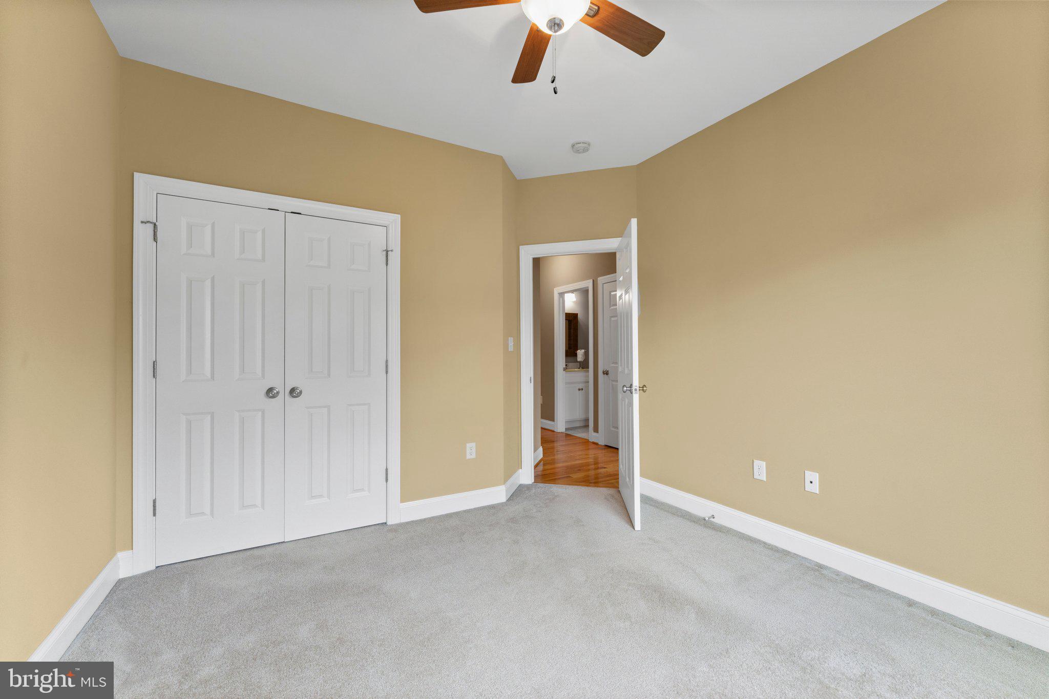 ABRAMS POINTE - Residential