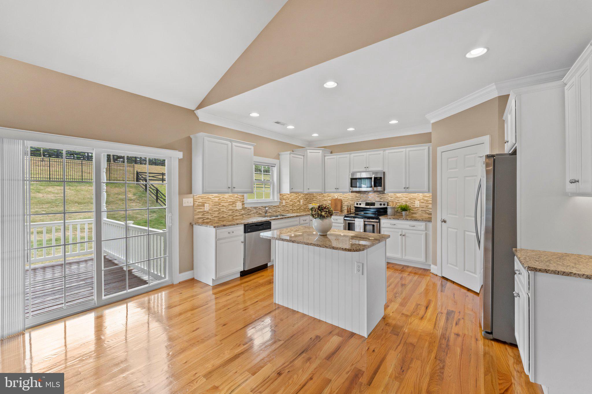 ABRAMS POINTE - Residential