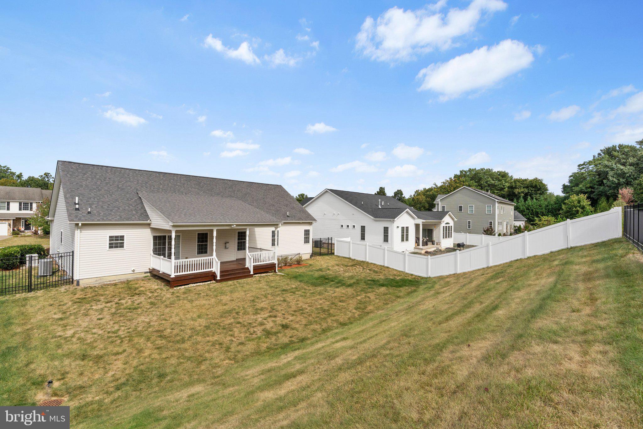 ABRAMS POINTE - Residential