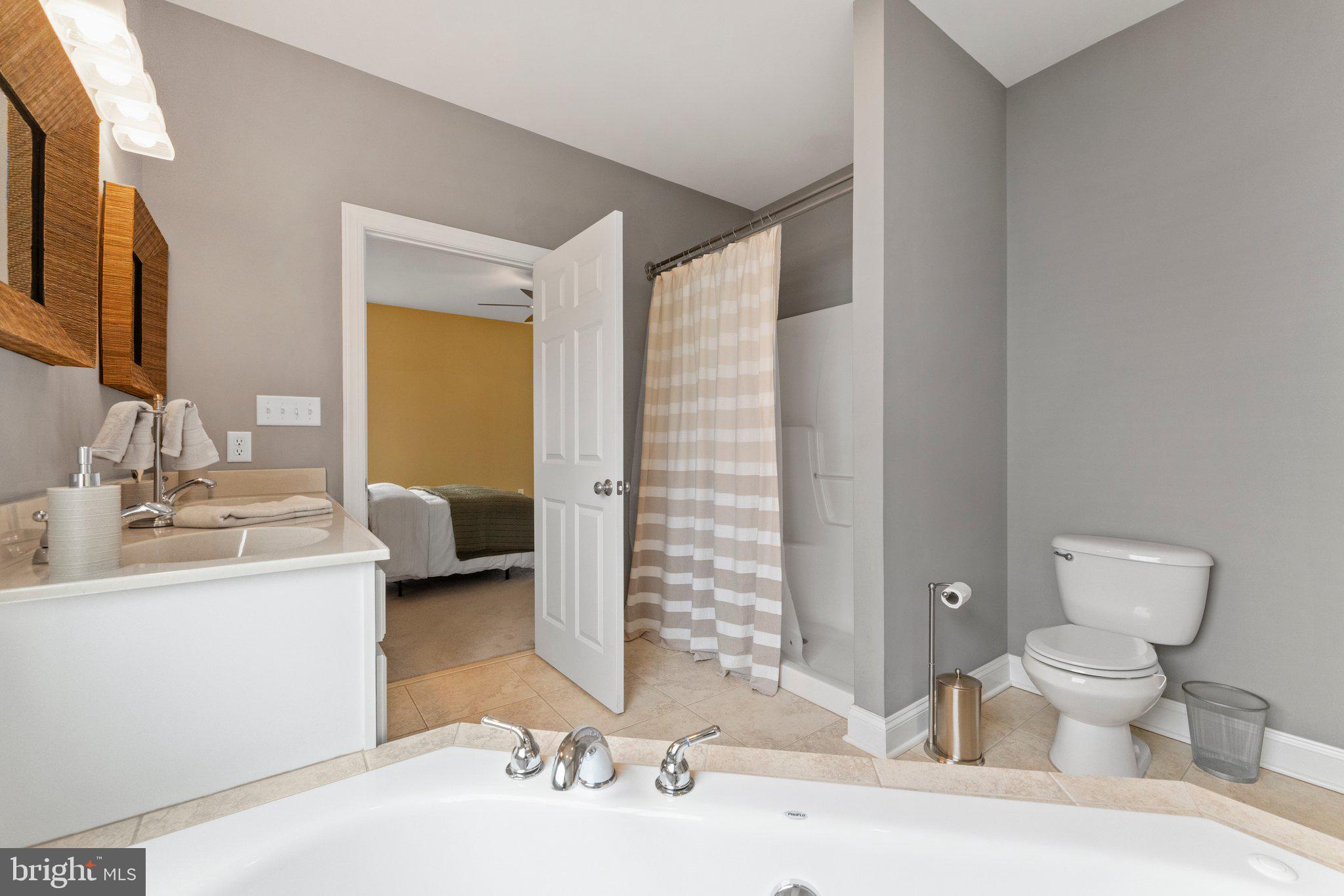 ABRAMS POINTE - Residential