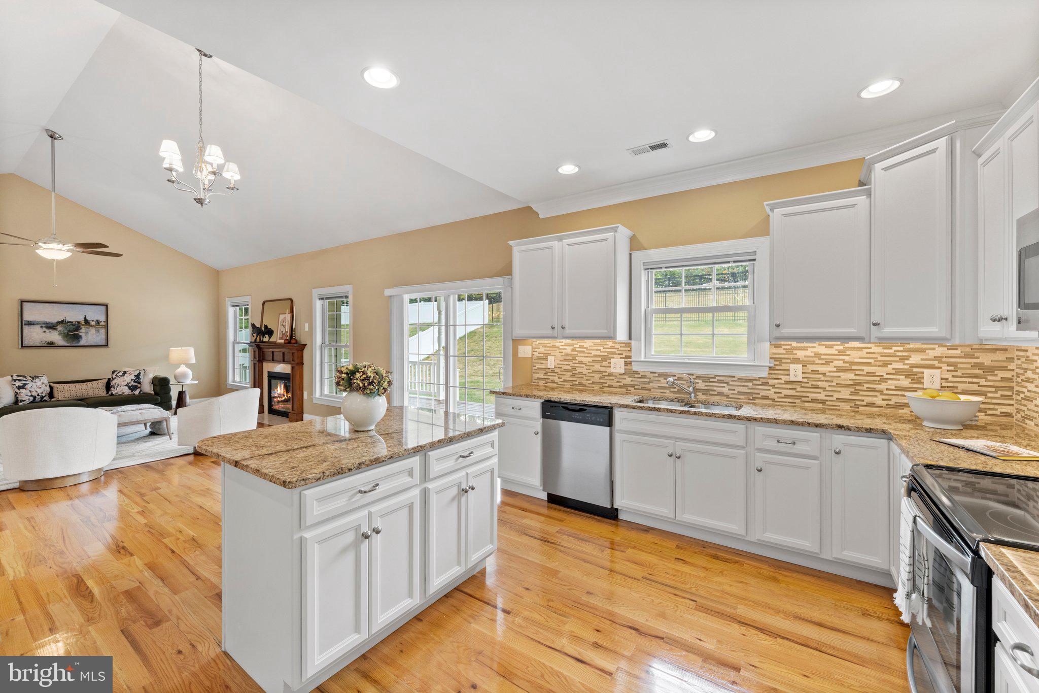 ABRAMS POINTE - Residential