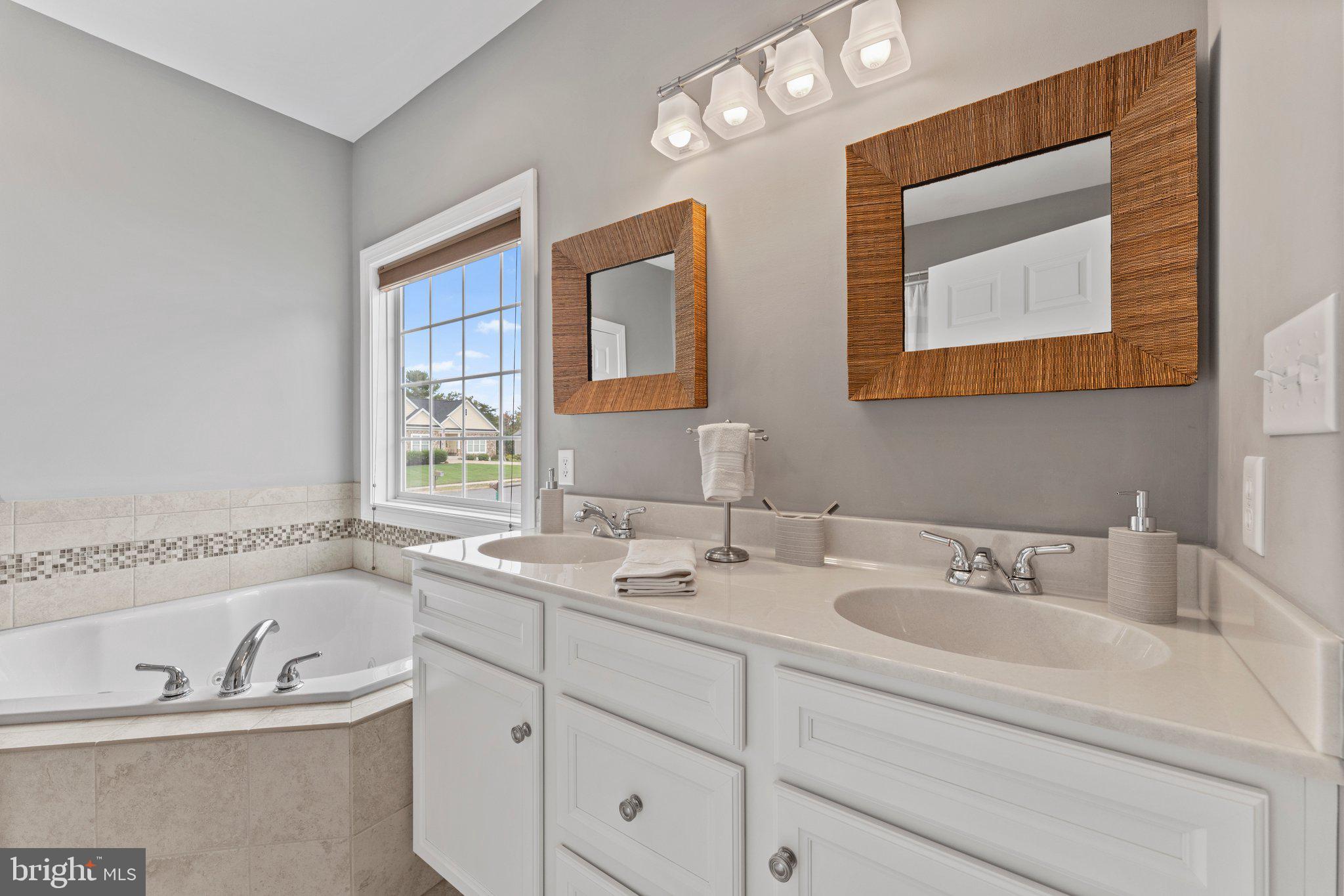 ABRAMS POINTE - Residential