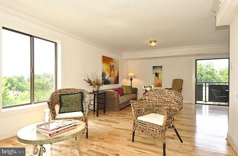 Photo of 6001 Arlington Blvd #816, FALLS CHURCH, VA 22044 (MLS # VAFX2326340)