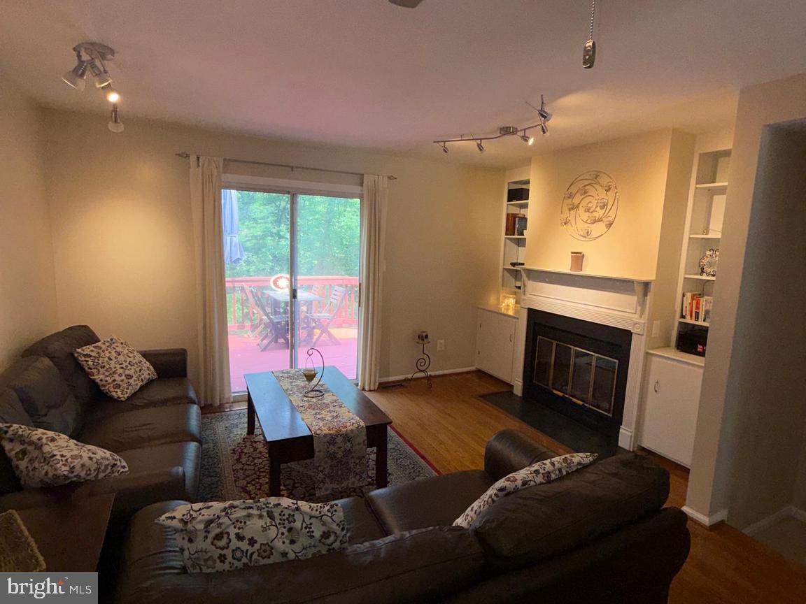 SPRINGFIELD OAKS - Residential